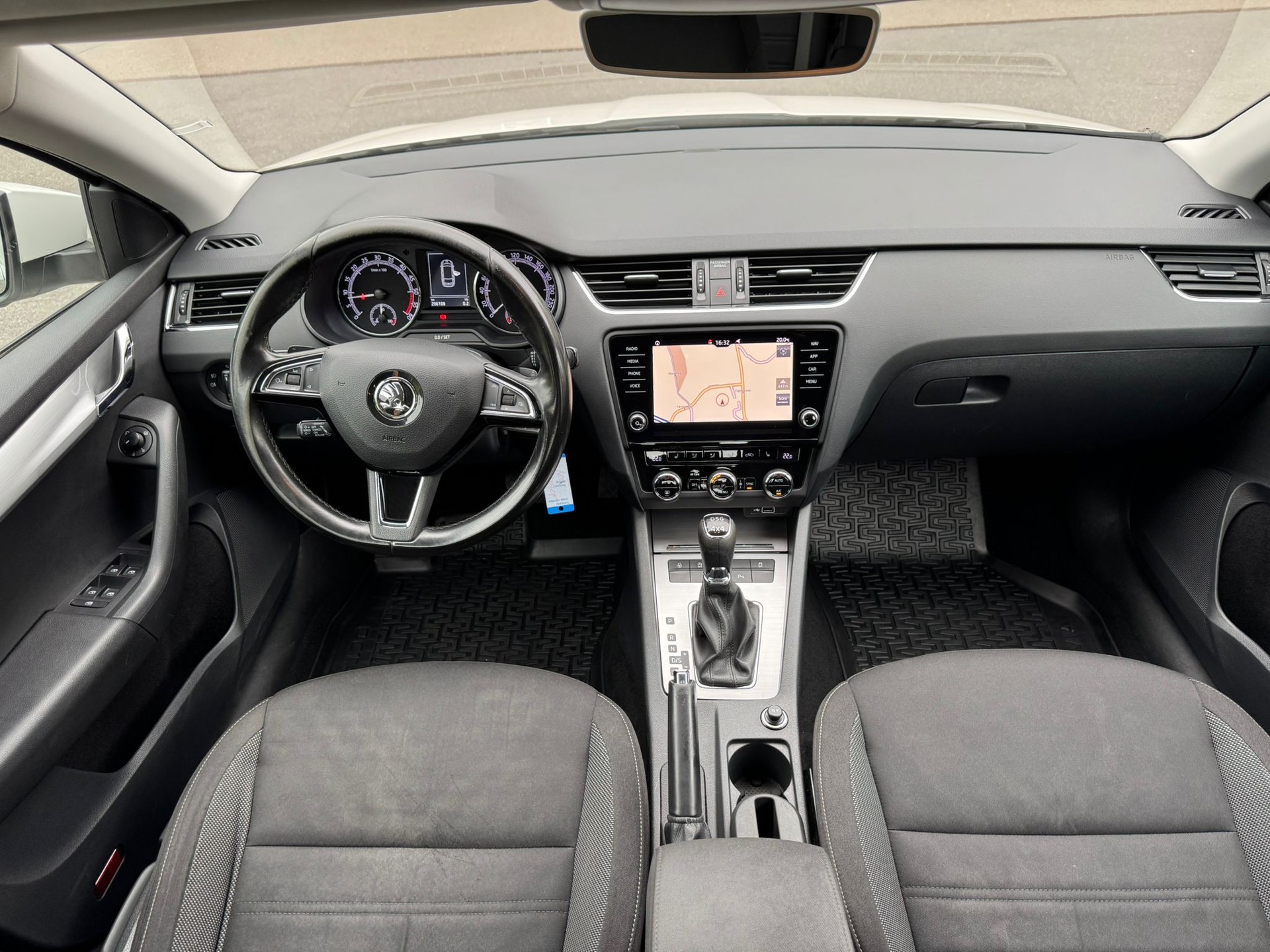 SKODA Octavia Combi 2.0 TDI Style 4x4 DSG-image-7