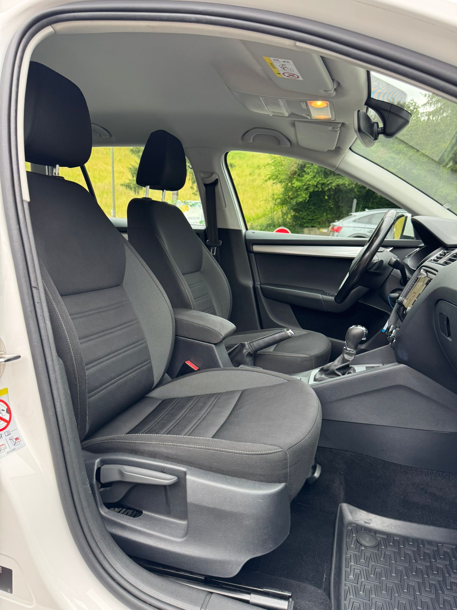 SKODA Octavia Combi 2.0 TDI Style 4x4 DSG-image-9
