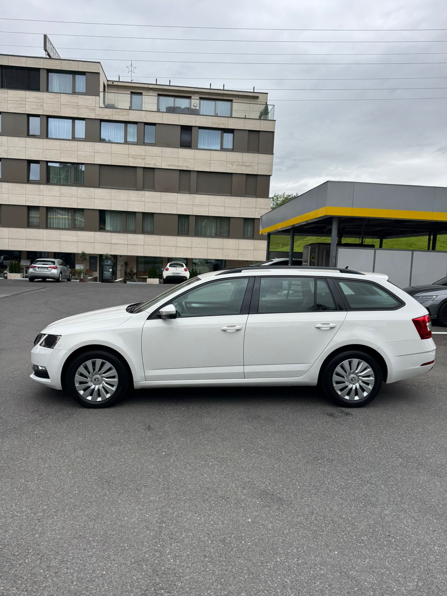 SKODA Octavia Combi 2.0 TDI Style 4x4 DSG-image-3