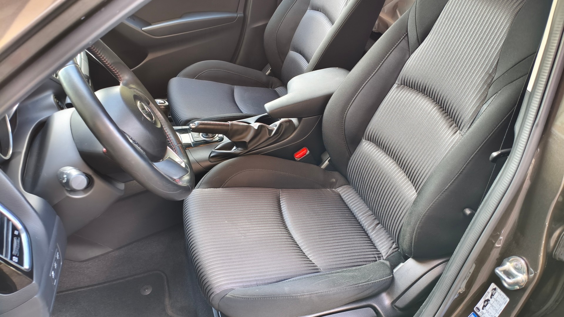 MAZDA 3 2.0 16V Revolution-image-8