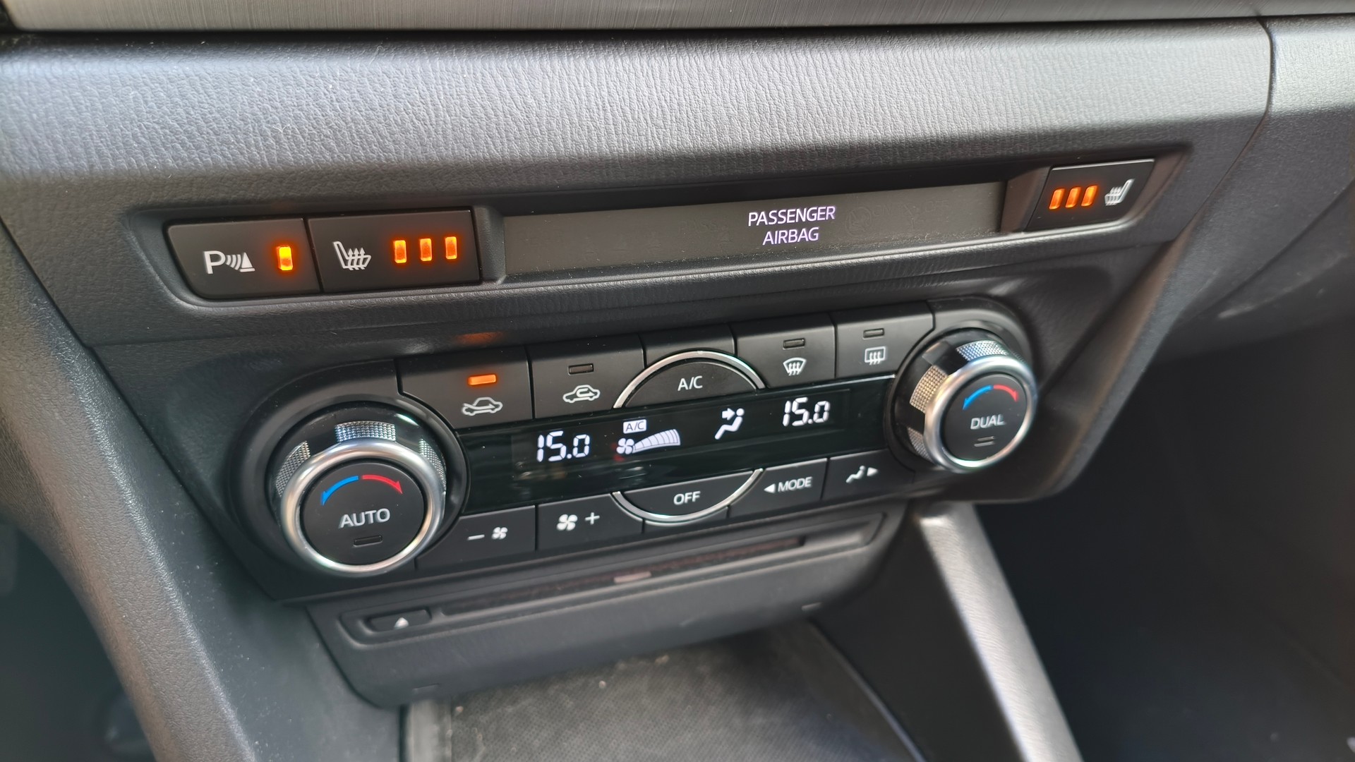 MAZDA 3 2.0 16V Revolution-image-10