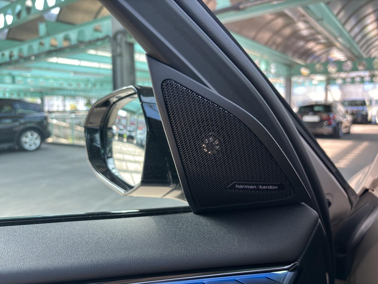 BMW X3 M50i-image-19
