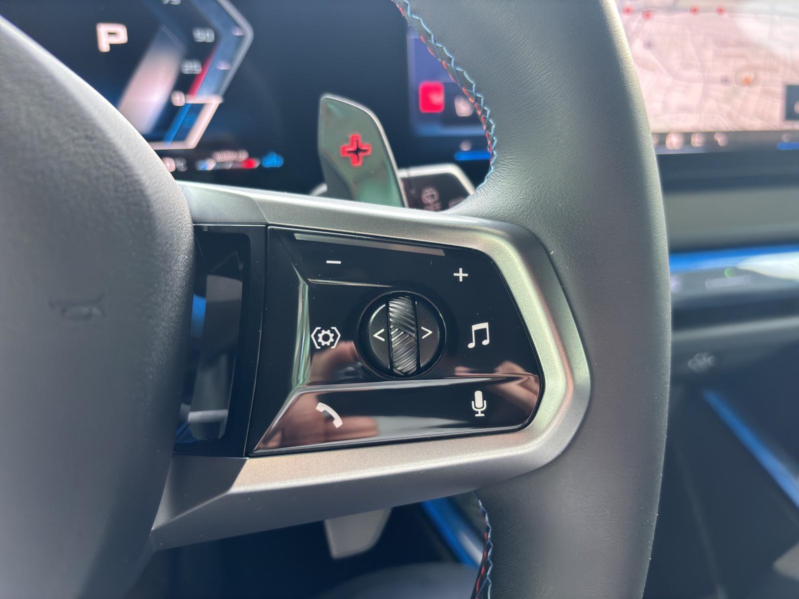 BMW X3 M50i-image-15