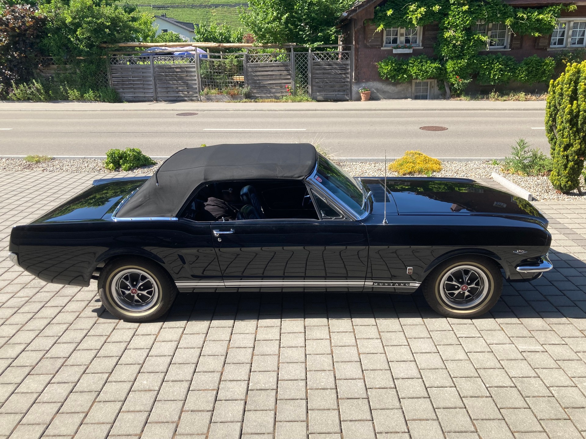 FORD MUSTANG-image-1