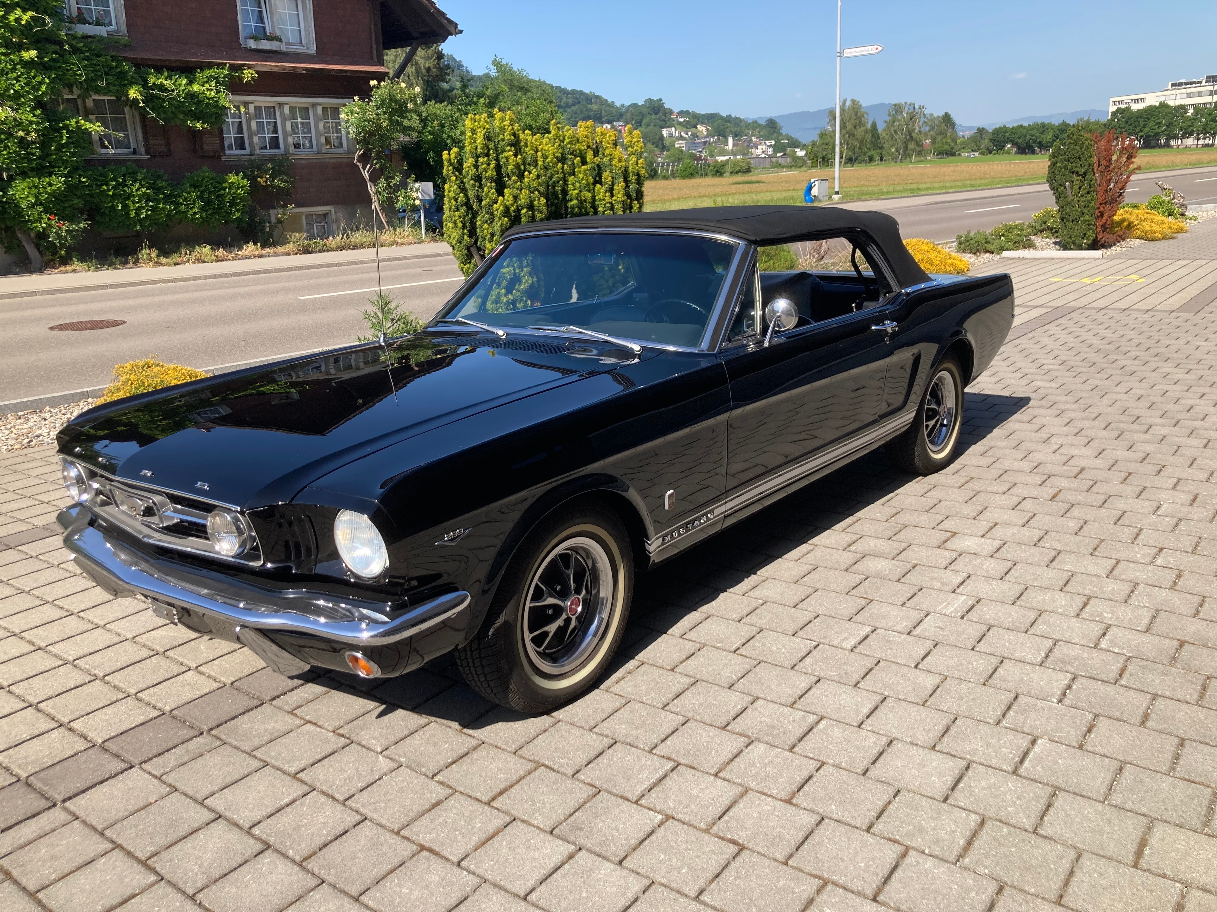 FORD MUSTANG GT Convertible V8 — slika 1