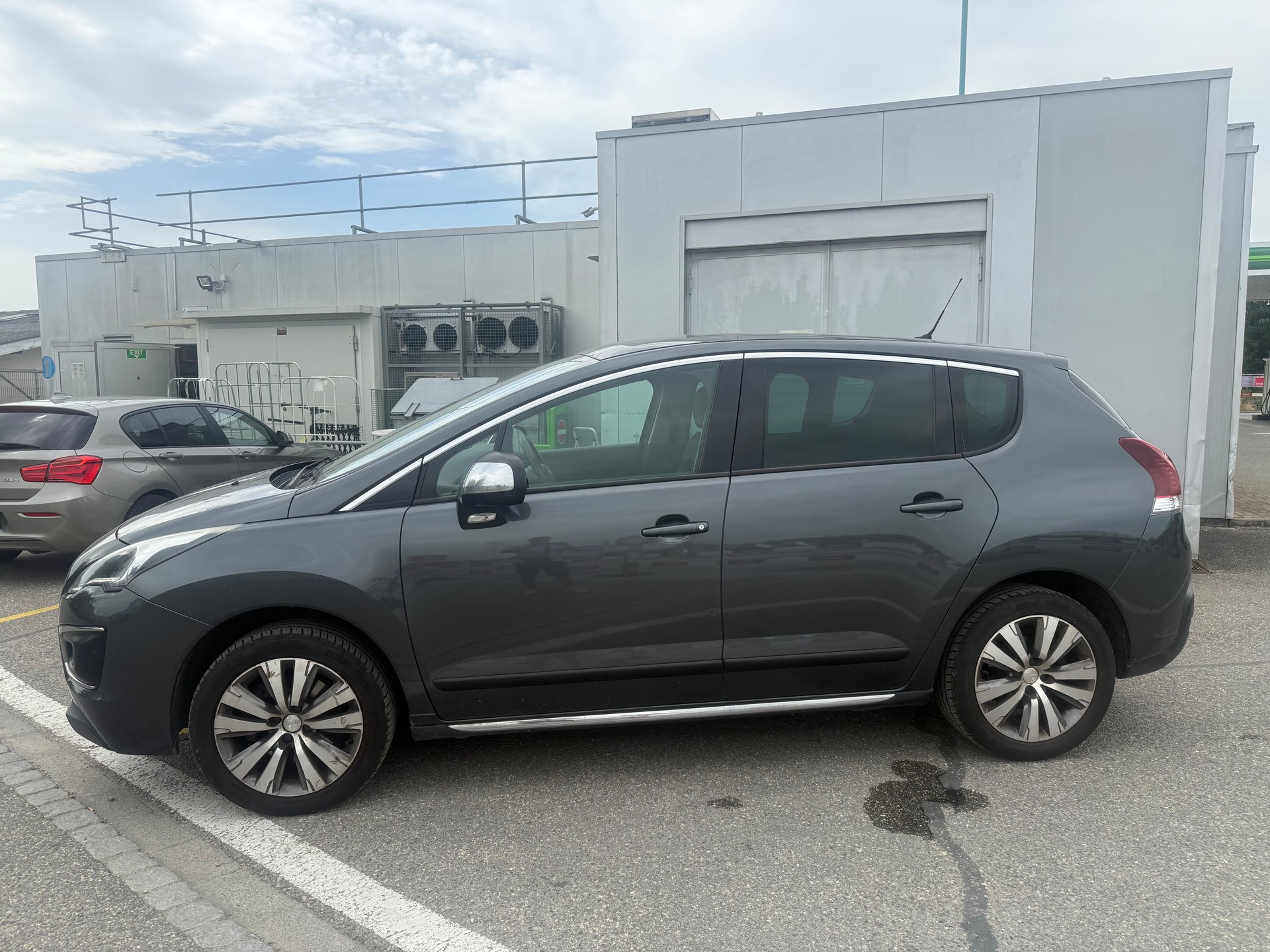 PEUGEOT 3008 1.6 16V T Allure Tiptronic-image-2