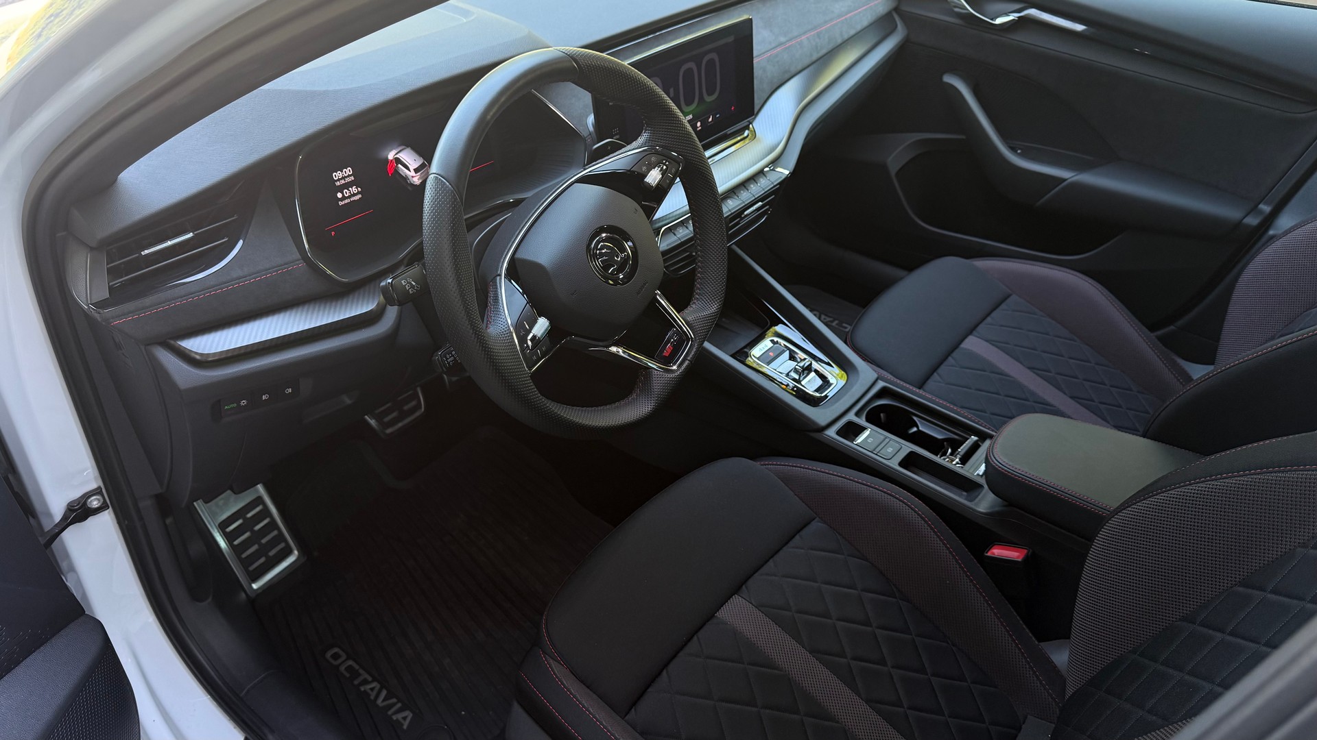 SKODA Octavia Combi 2.0 TDI DSG RS 4x4-image-10
