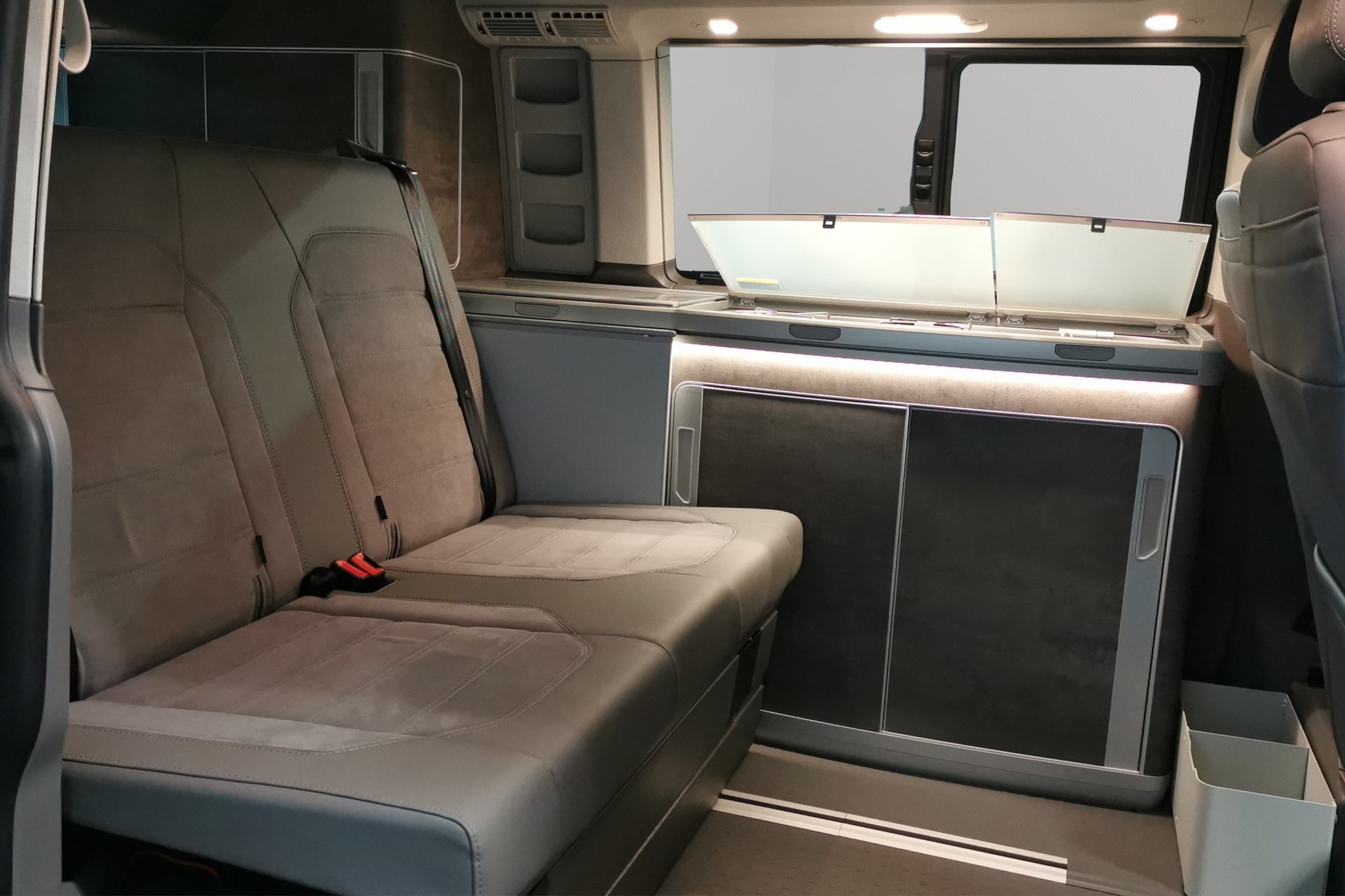 VW T6.1 California 2.0 TDI Ocean Liberty 4Motion DSG-image-11