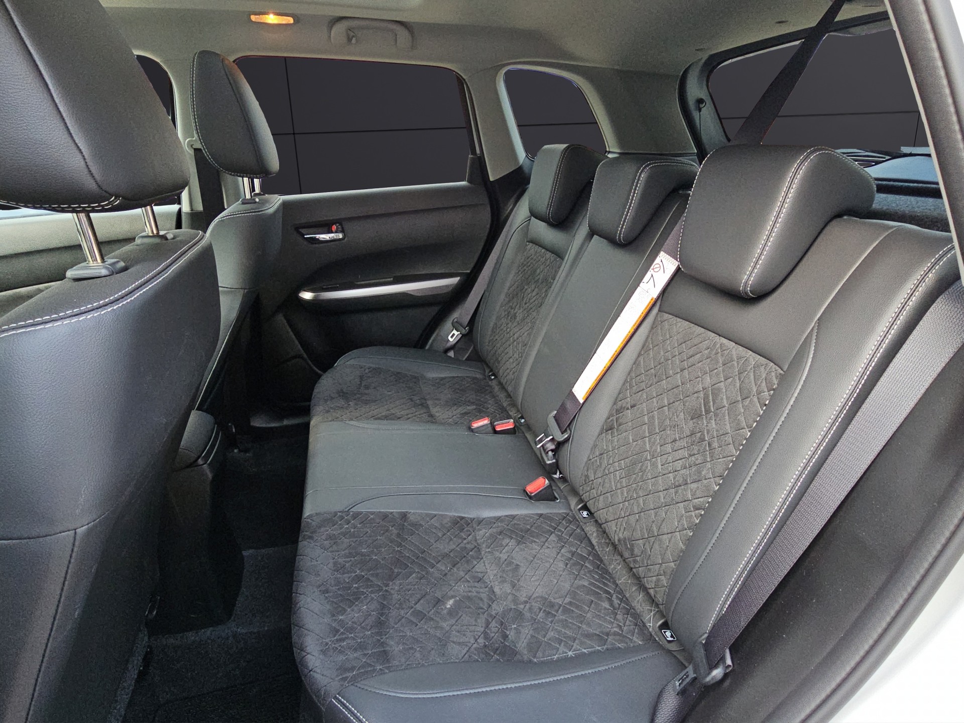 SUZUKI Vitara 1.4 T Compact Top Hybrid 4x4-image-10