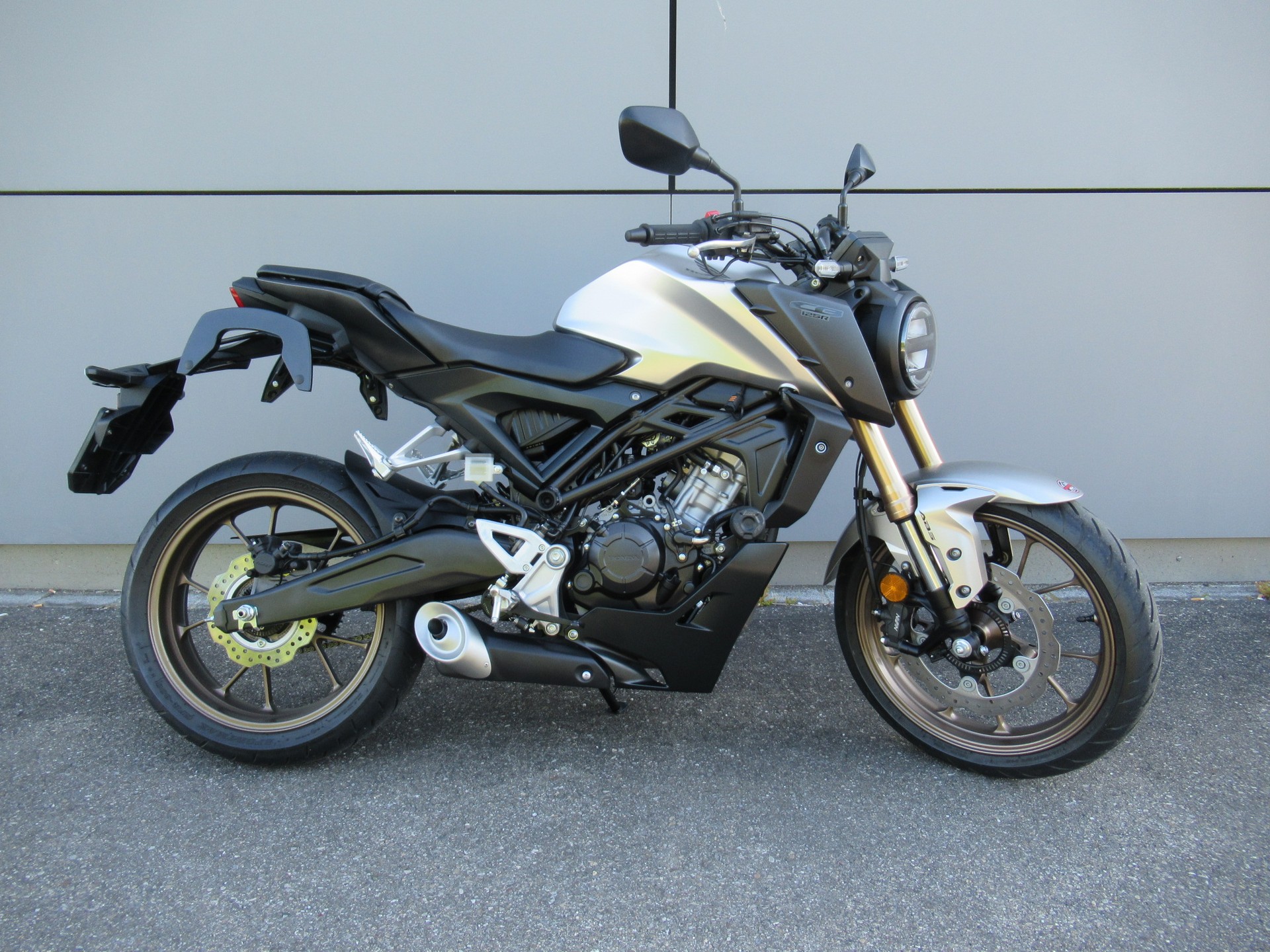 HONDA CB 125 R-showroom-element-1