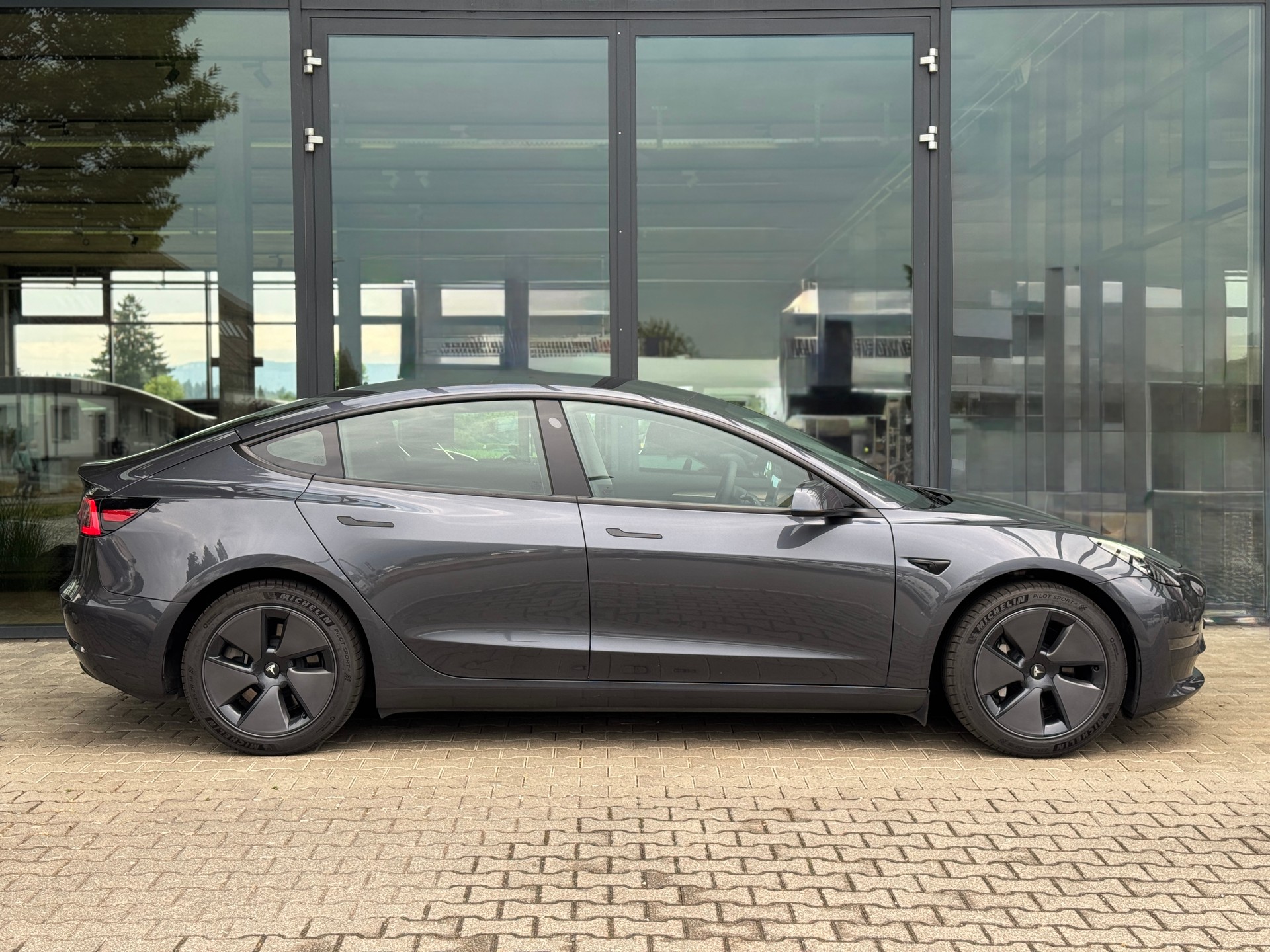 TESLA Model 3 Long Range Dual Motor AWD / Enhanced Autopilot / AMD Ryzen-image-6
