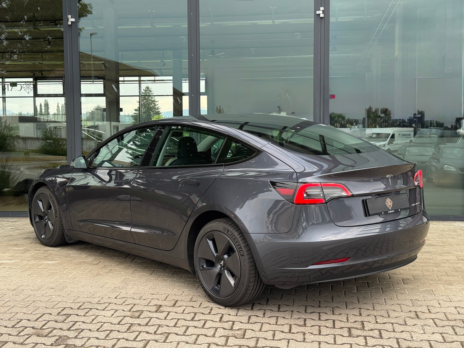 TESLA Model 3 Long Range Dual Motor AWD / Enhanced Autopilot / AMD Ryzen-image-5