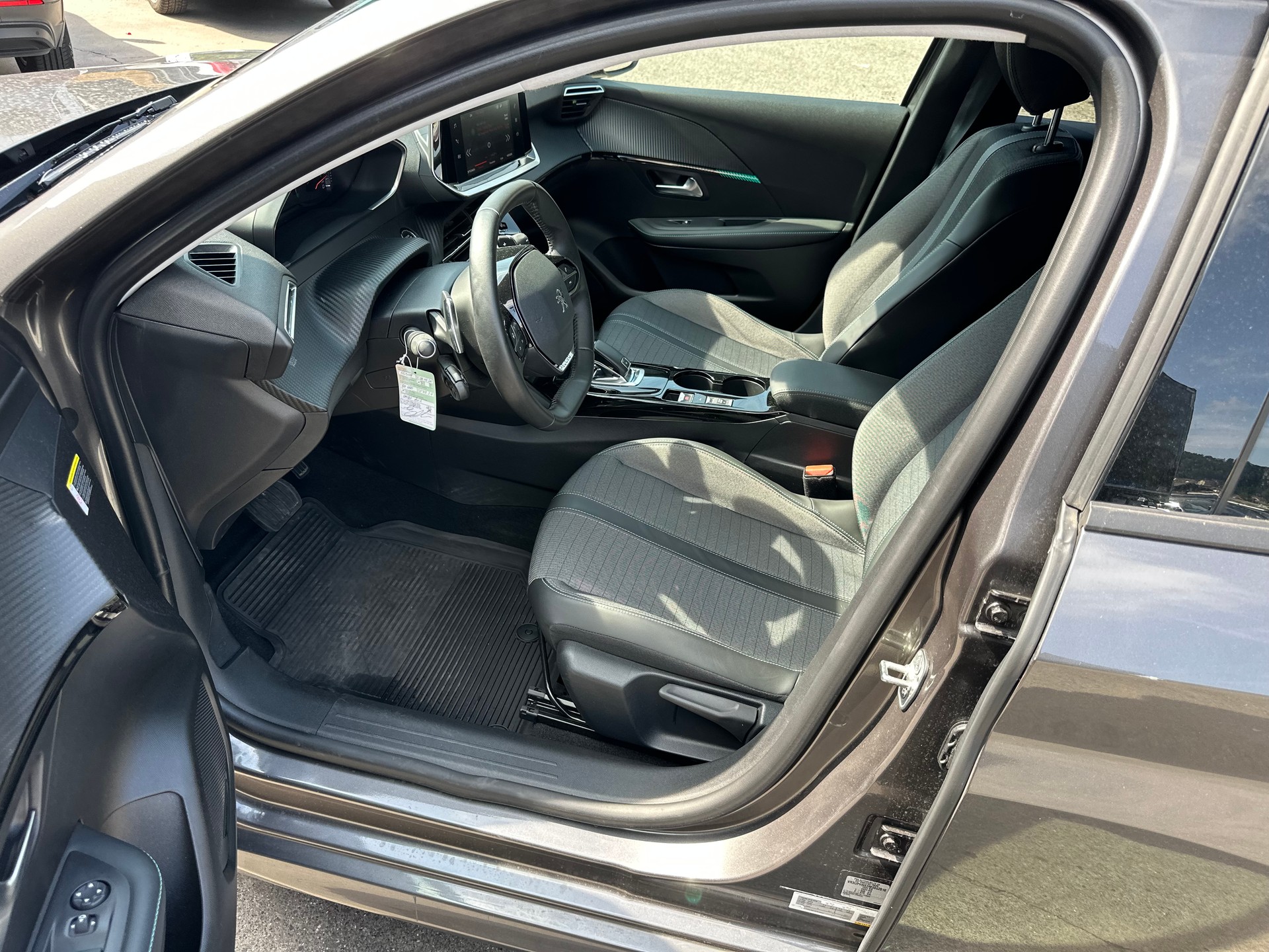 PEUGEOT 208 1.2 PureTech Allure Pack EAT8-image-13