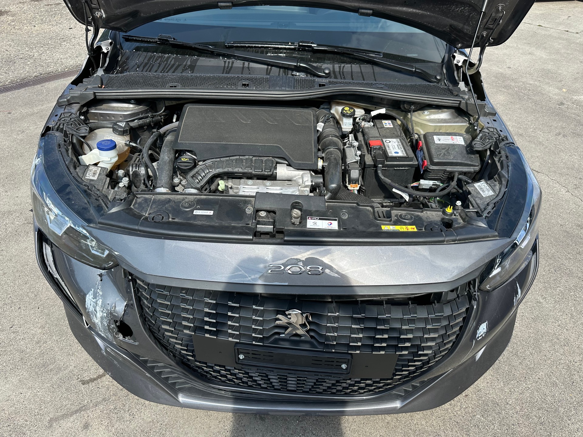 PEUGEOT 208 1.2 PureTech Allure Pack EAT8-image-12