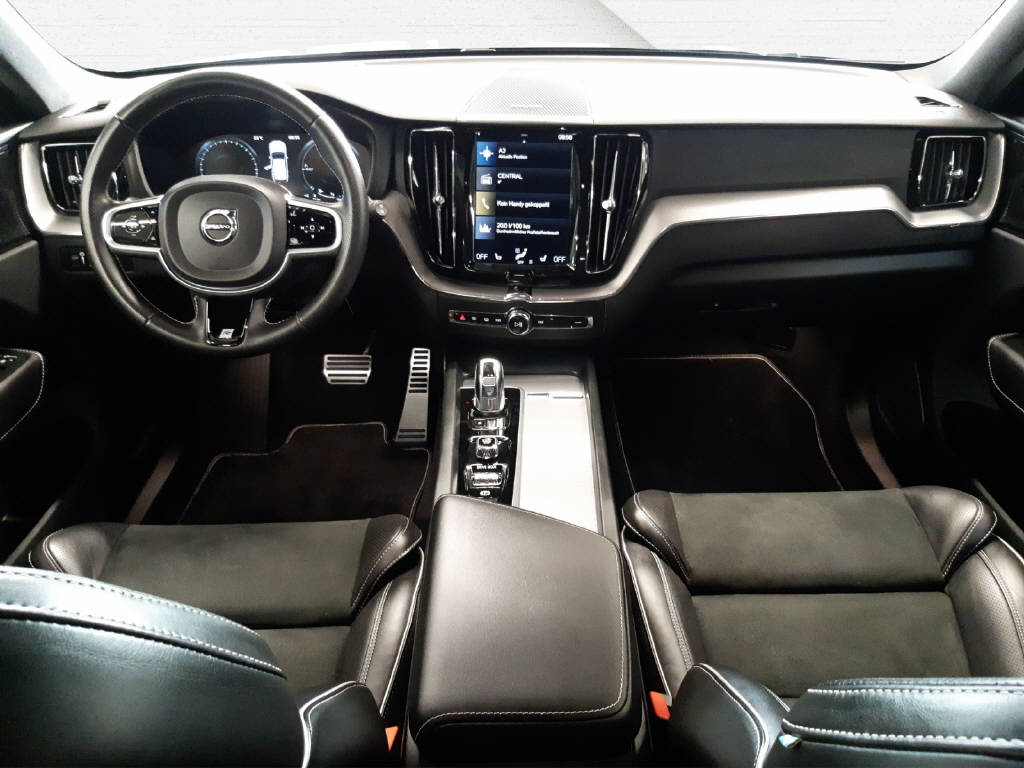 VOLVO XC60 2.0 T8 TE R-Design eAWD-image-9