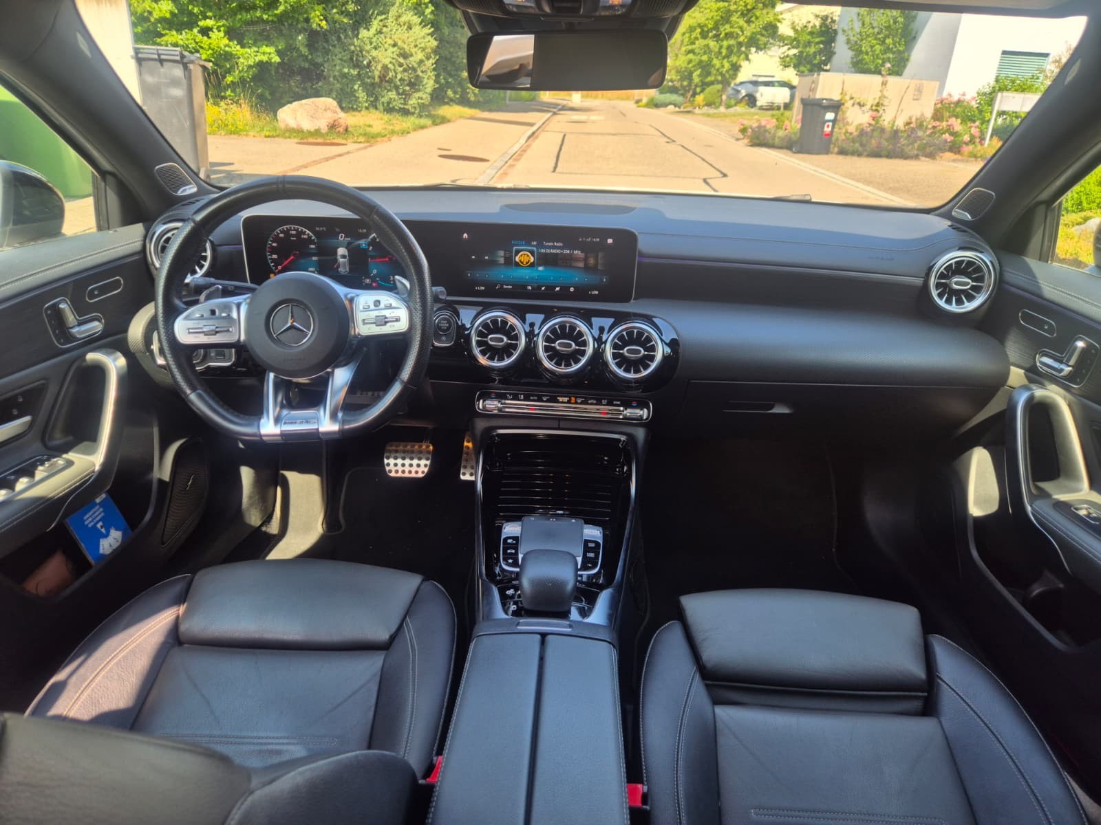 MERCEDES-BENZ A 35 AMG 4matic-image-5