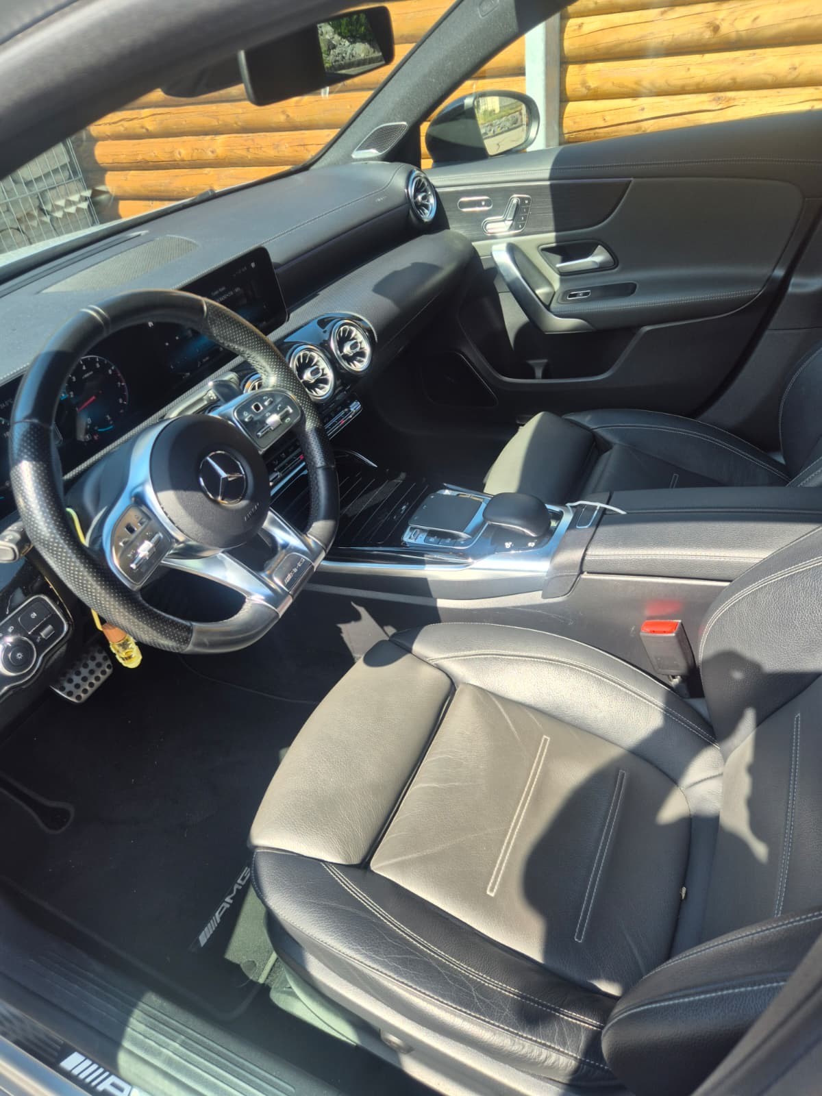 MERCEDES-BENZ A 35 AMG 4matic-image-4