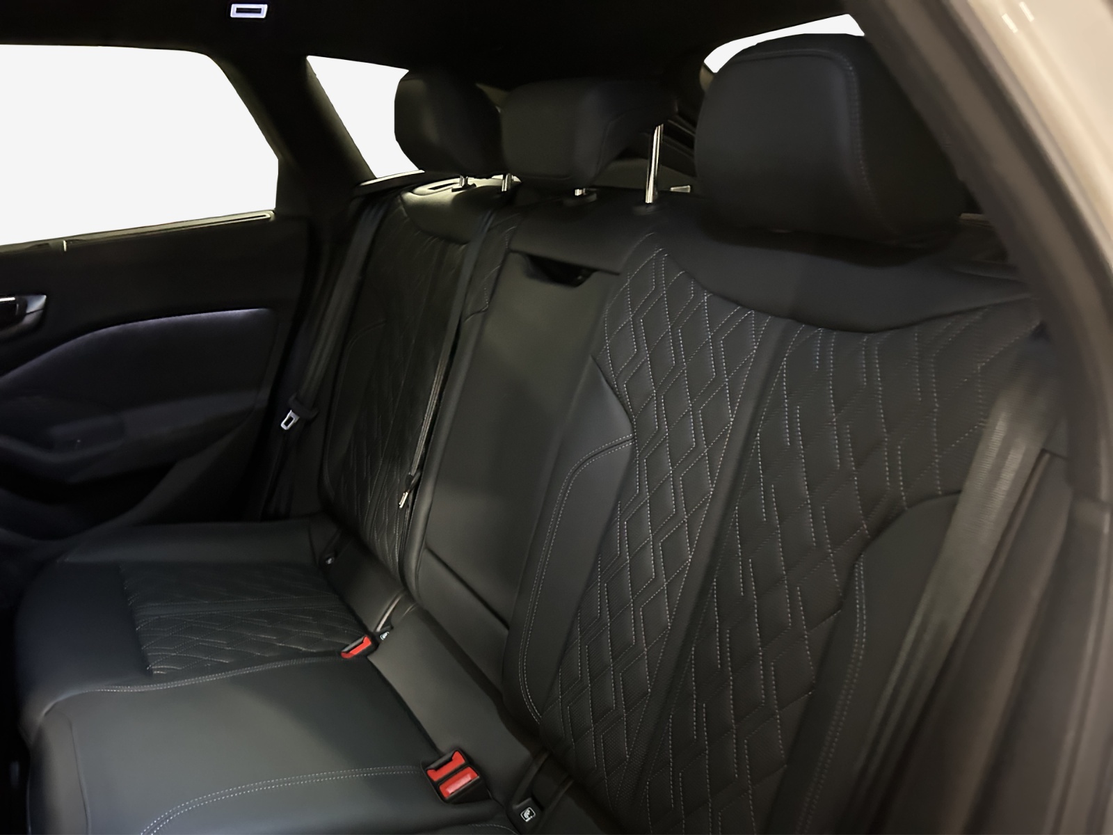 AUDI A5 Avant e-hybrid quattro 270 kW S tronic-image-11