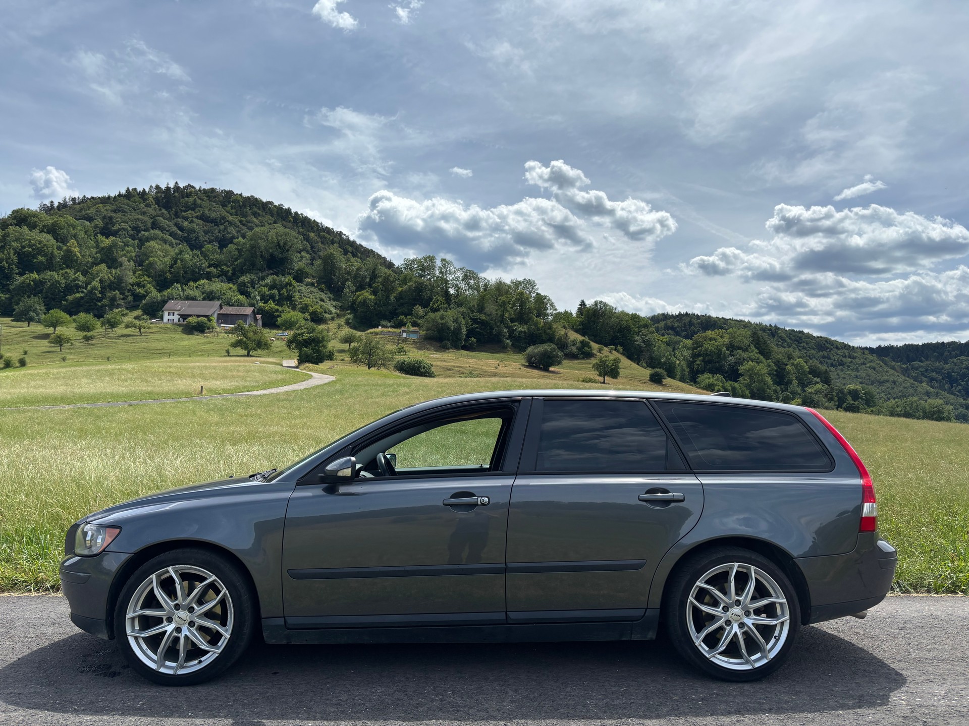 VOLVO V50 T5 Momentum-image-1