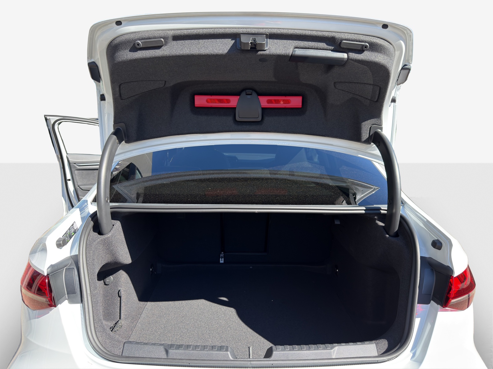 AUDI S3 Limousine TFSI quattro S-tronic-image-12