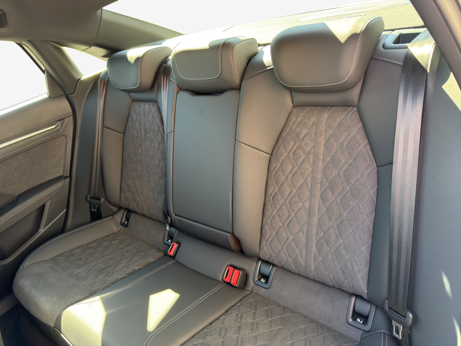 AUDI S3 Limousine TFSI quattro S-tronic-image-11