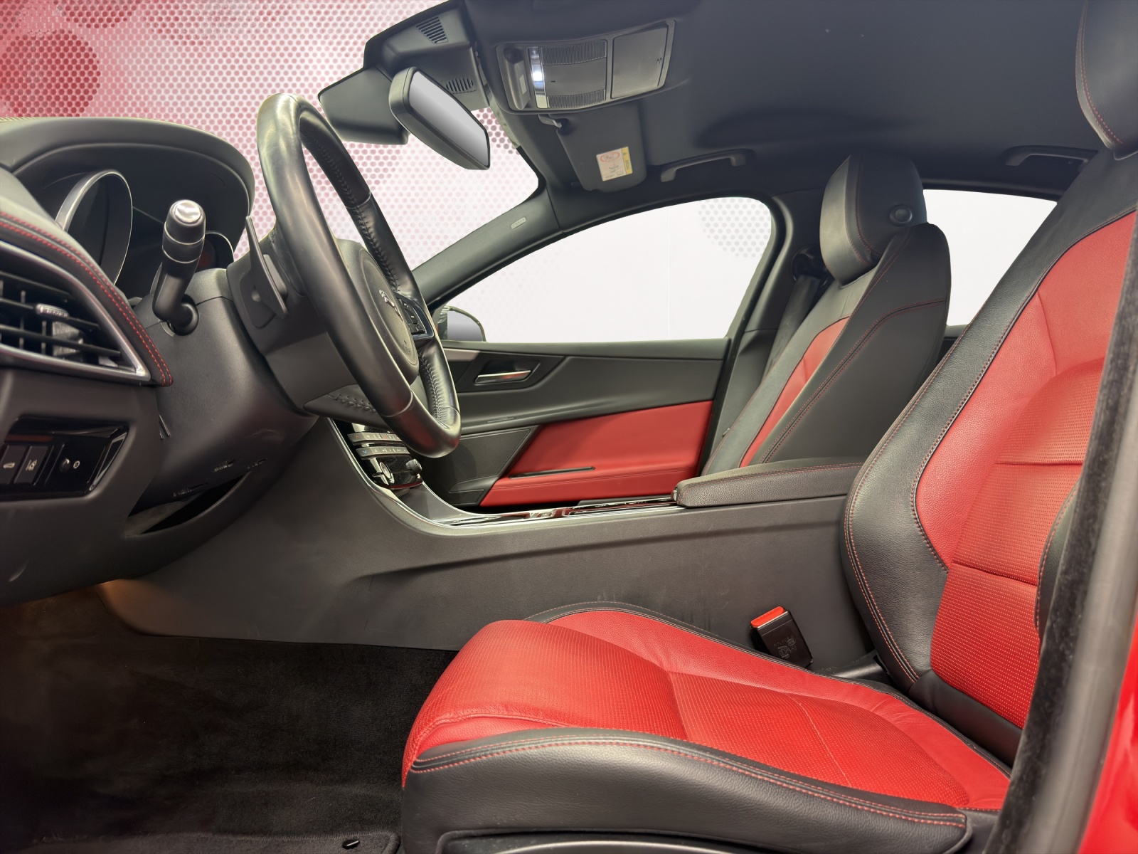 JAGUAR XE 25t 2.0 Prestige Automatic-image-9