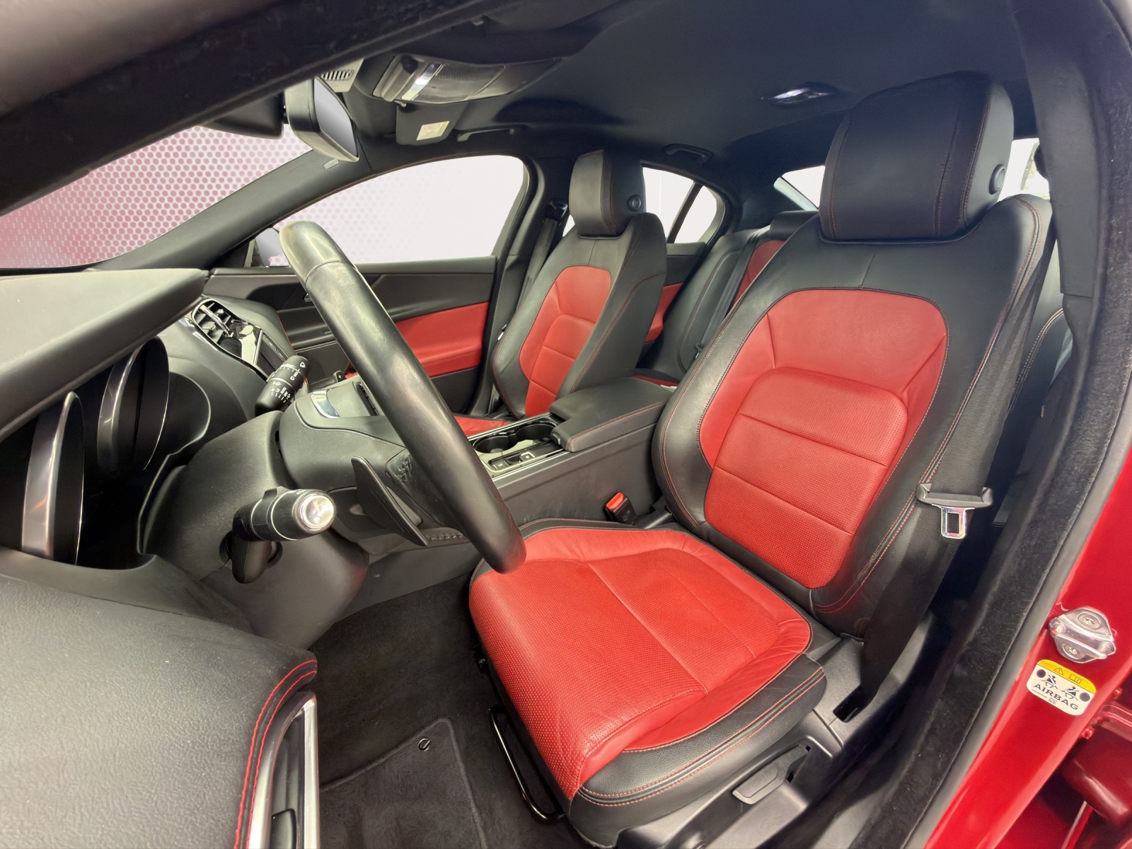 JAGUAR XE 25t 2.0 Prestige Automatic-image-11