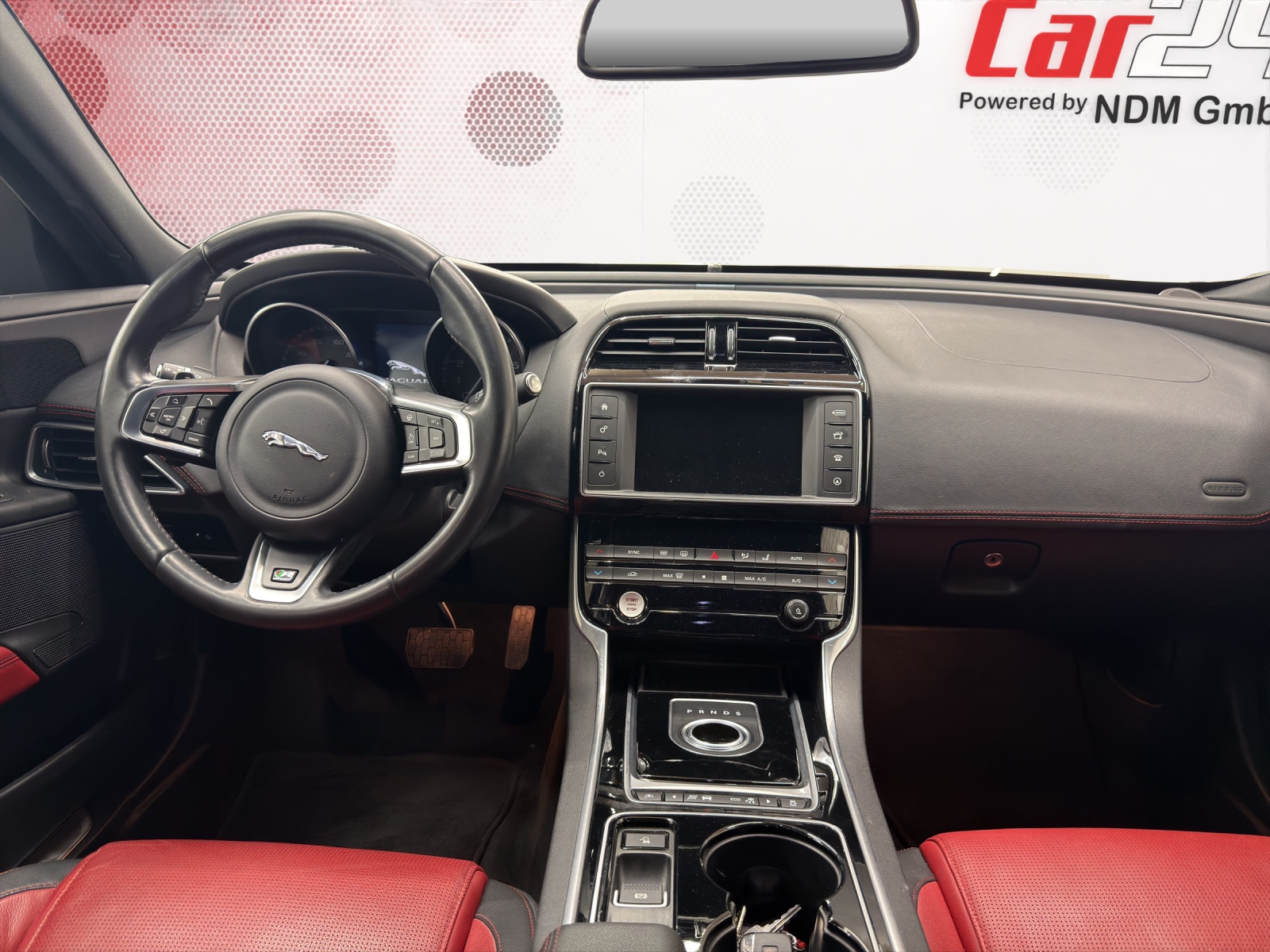JAGUAR XE 25t 2.0 Prestige Automatic-image-8