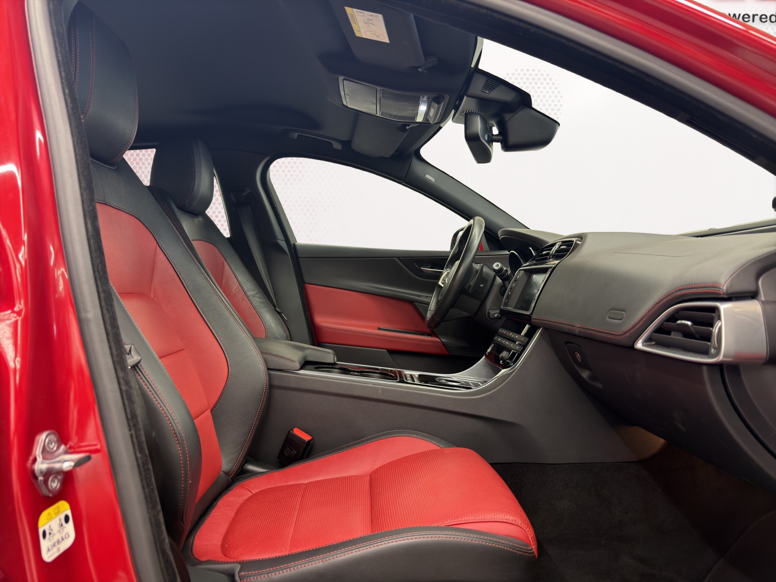 JAGUAR XE 25t 2.0 Prestige Automatic-image-10
