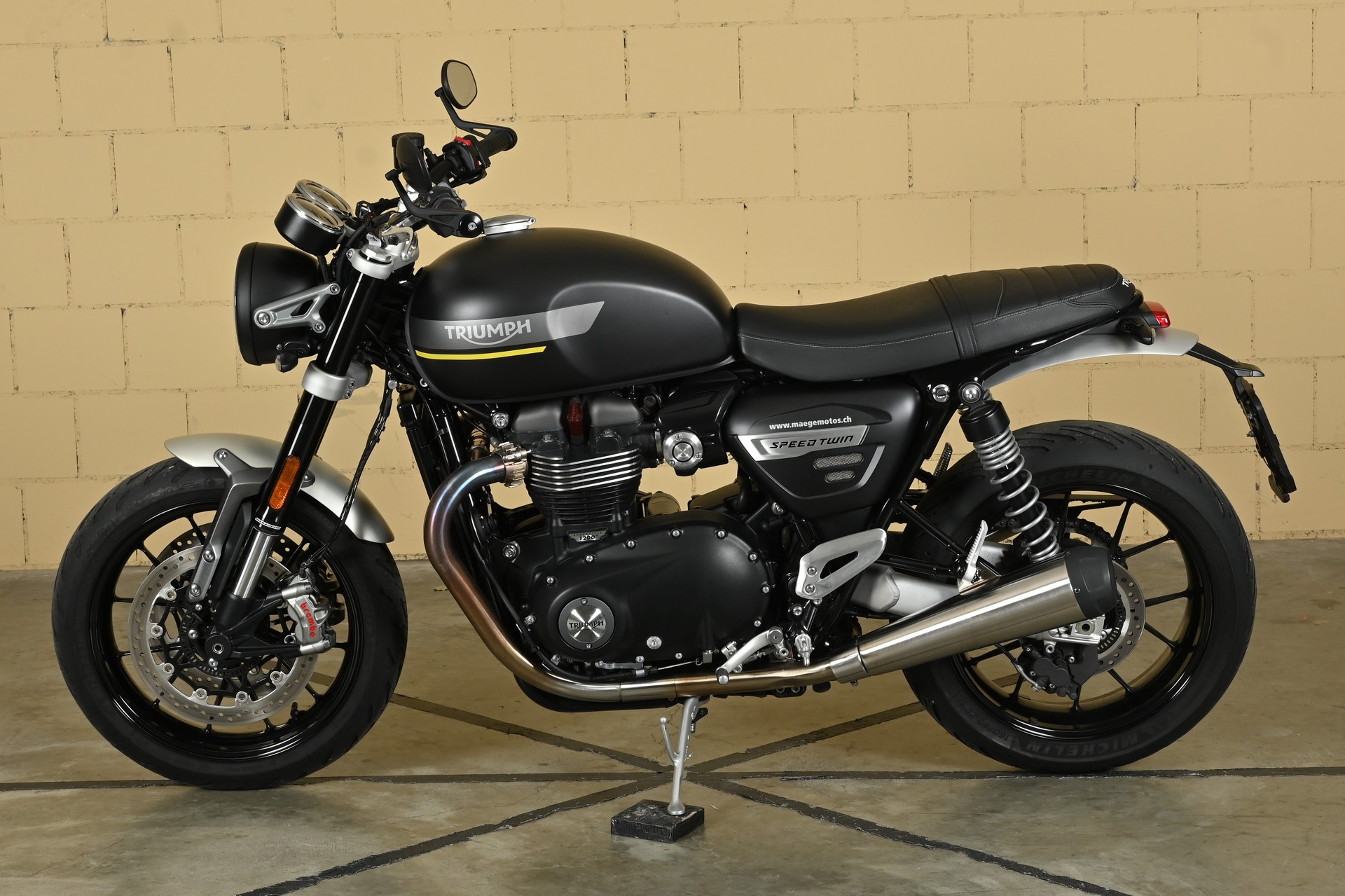 TRIUMPH Speed Twin 1200-showroom-element-3