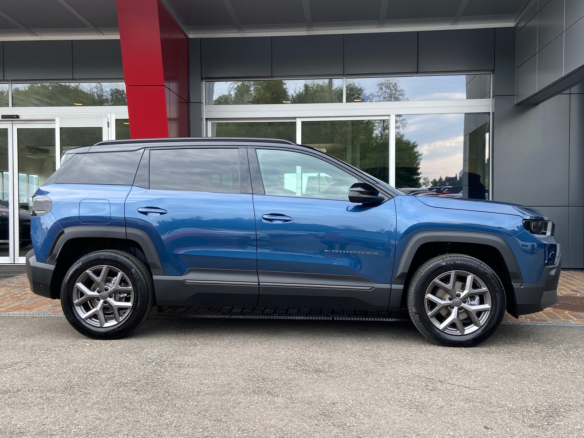 JEEP Compass 1.2 T e-Hybrid Summit Premium Sky-image-19