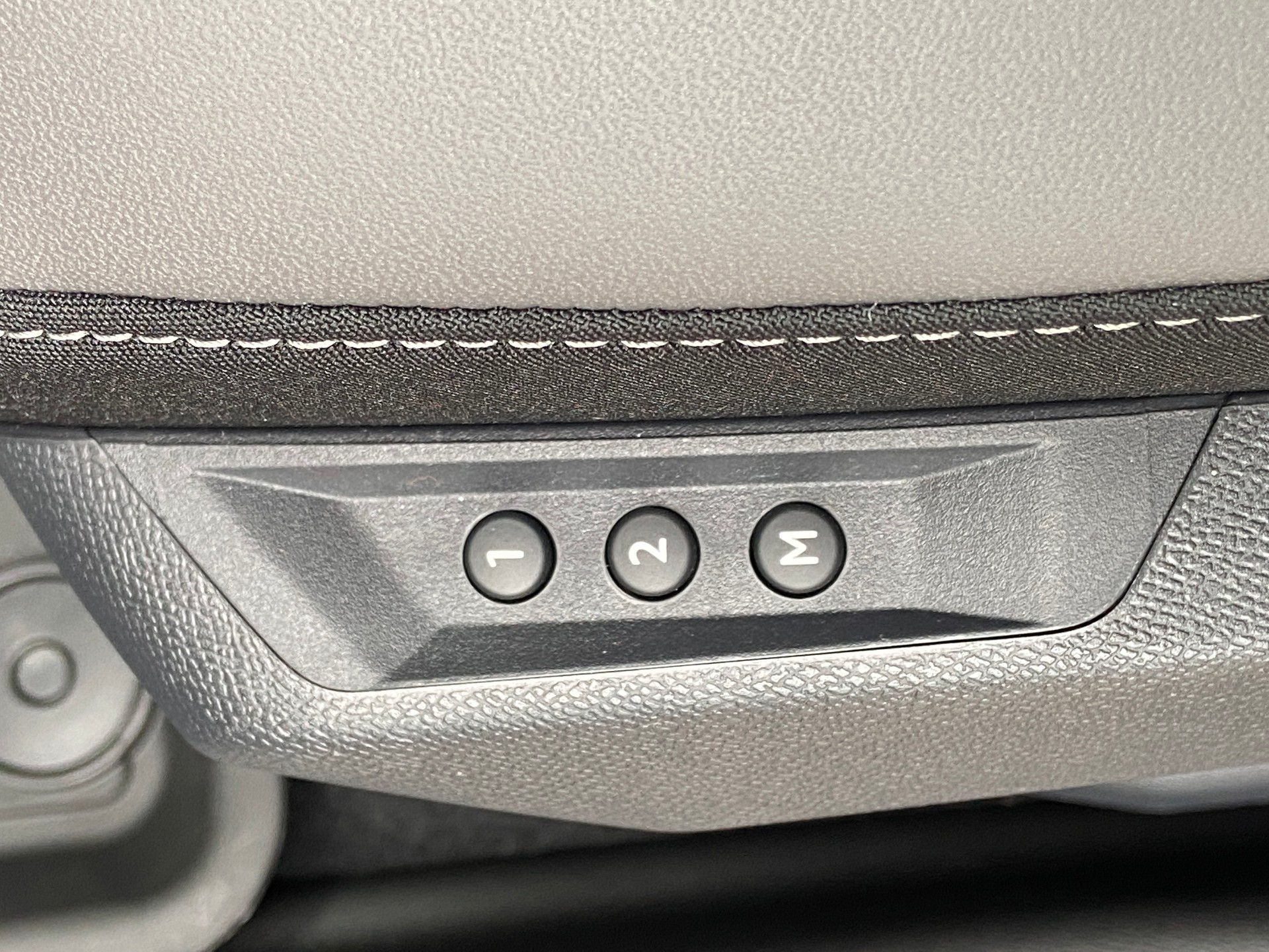 JEEP Compass 1.2 T e-Hybrid Summit Premium Sky-image-9