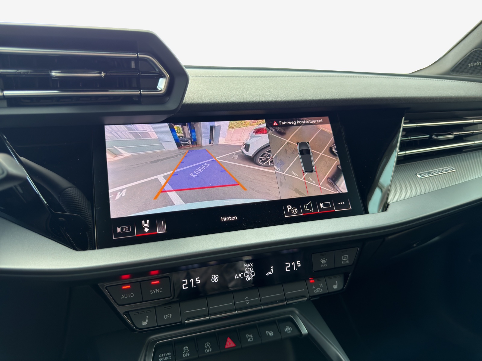 AUDI S3 Sportback TFSI quattro S-tronic-image-14