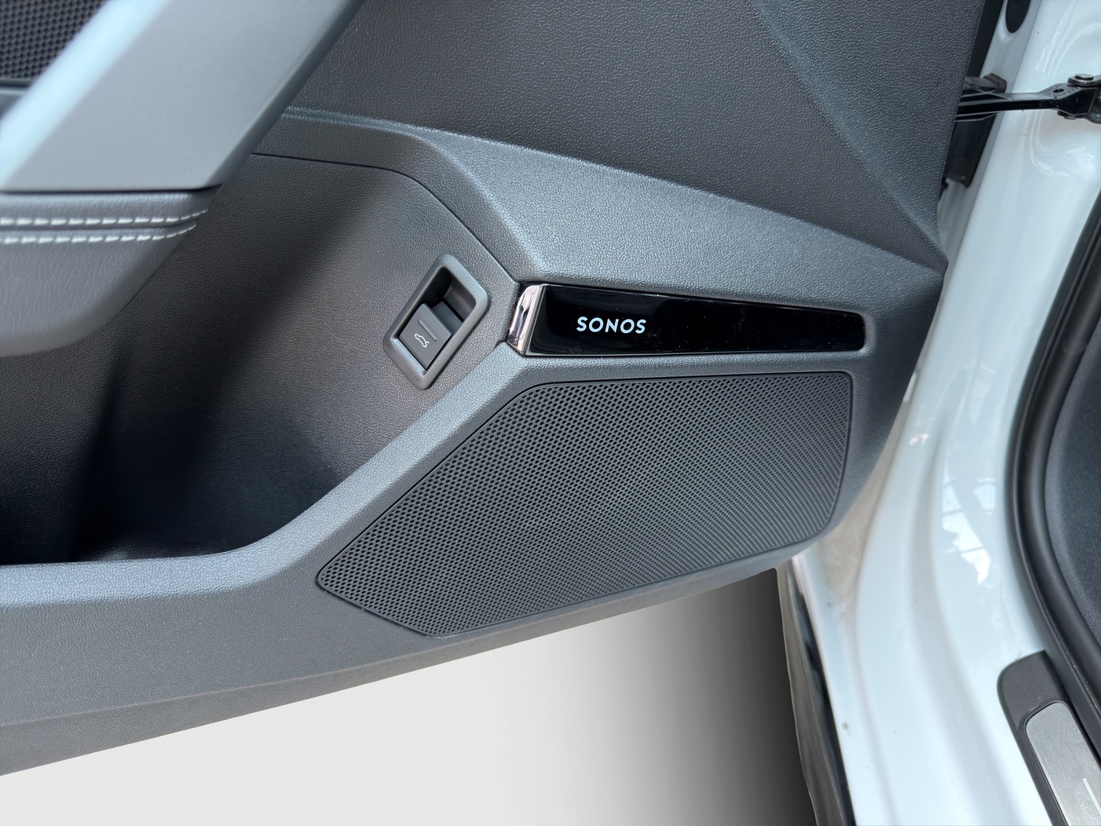 AUDI S3 Sportback TFSI quattro S-tronic-image-13