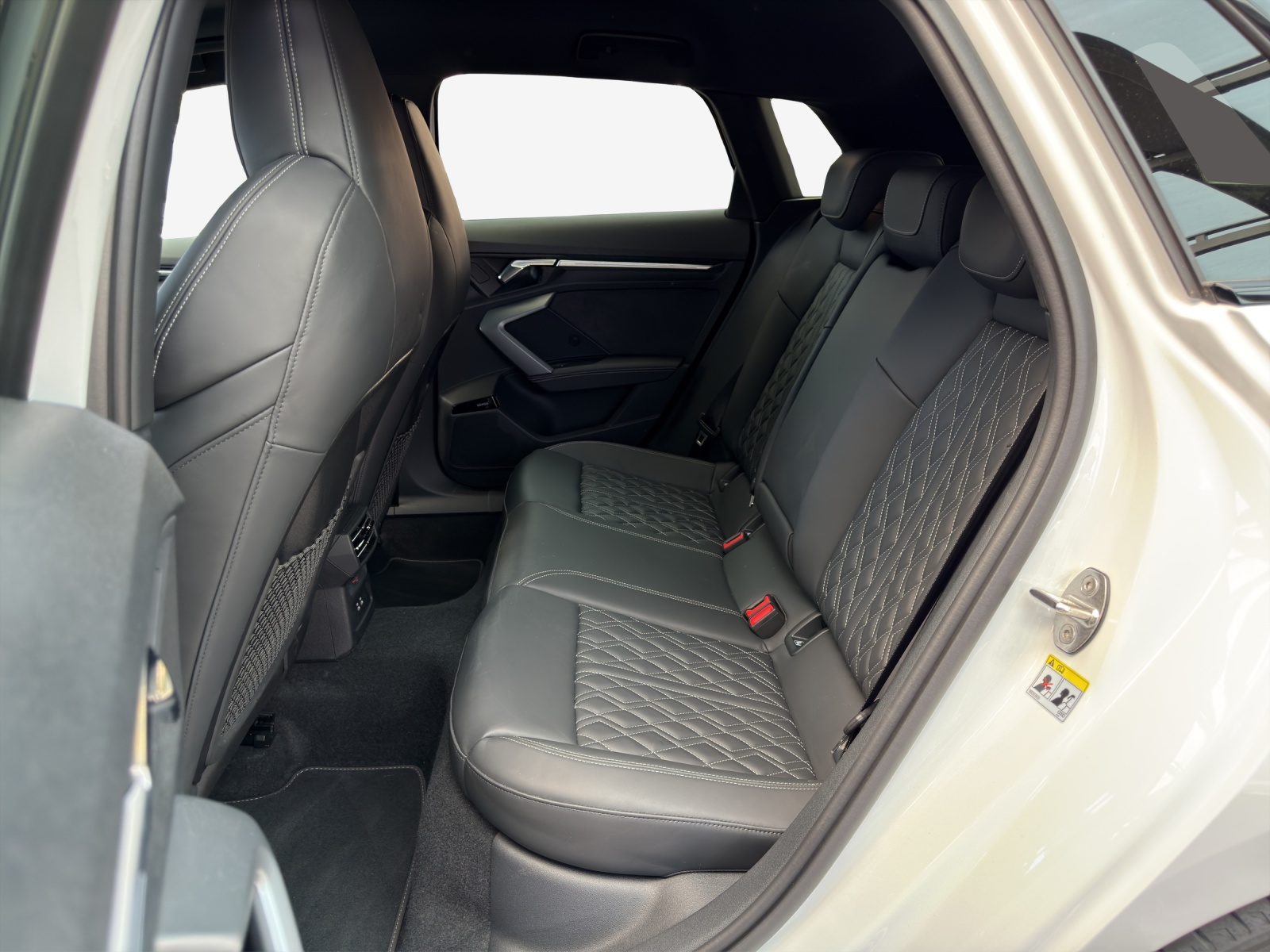 AUDI S3 Sportback TFSI quattro S-tronic-image-11