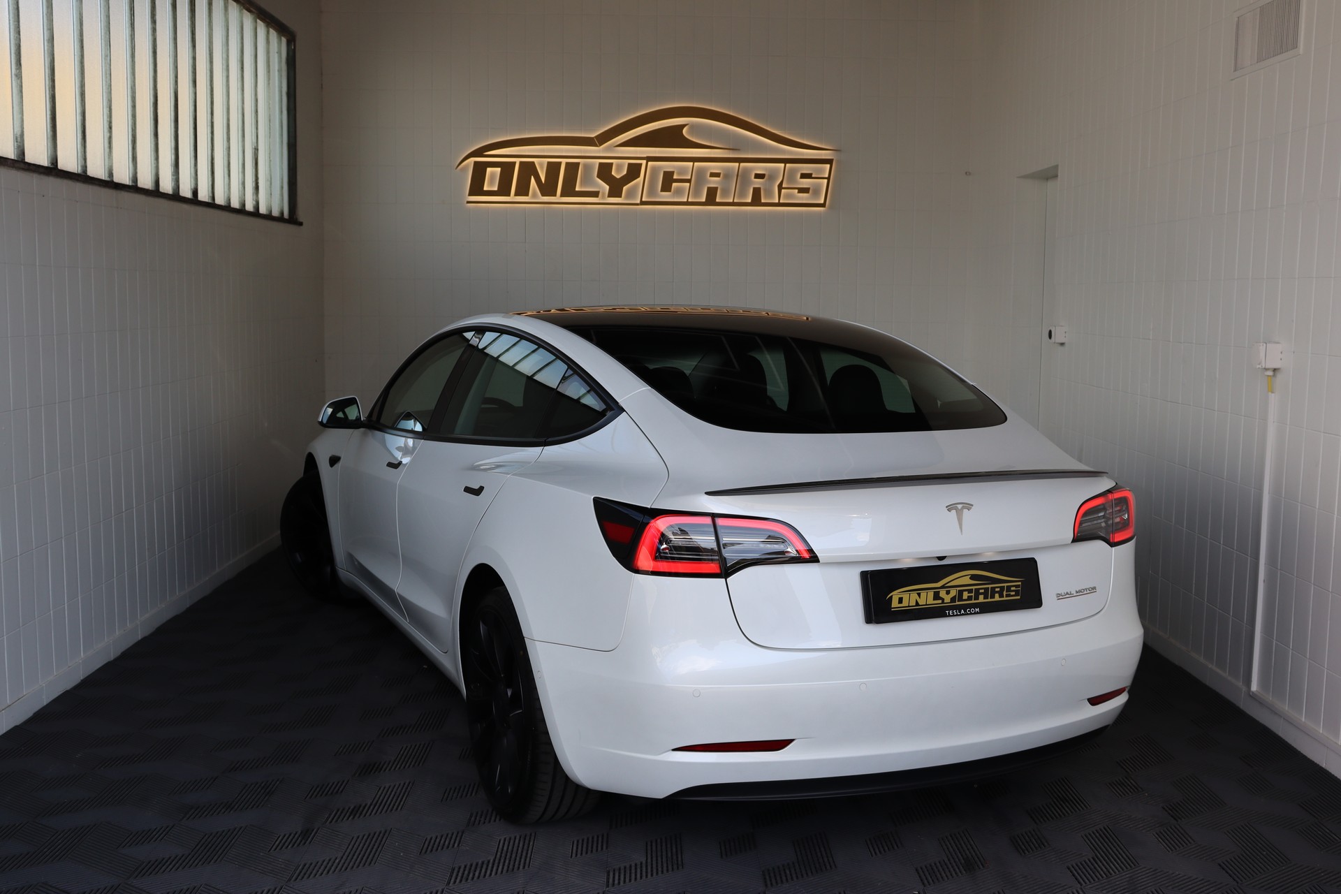 TESLA Model 3 Performance Dual Motor AWD-image-10