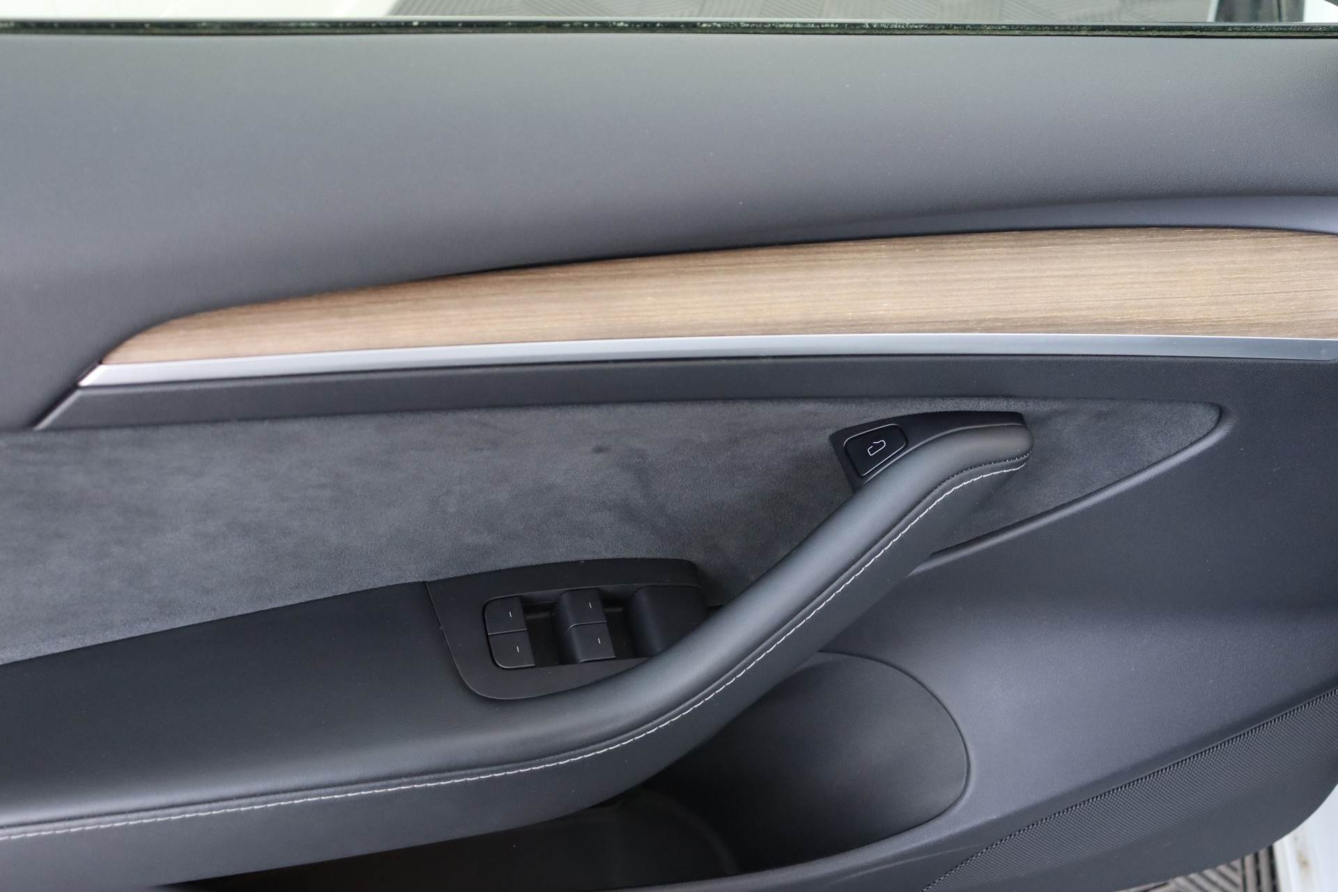 TESLA Model 3 Performance Dual Motor AWD-image-17