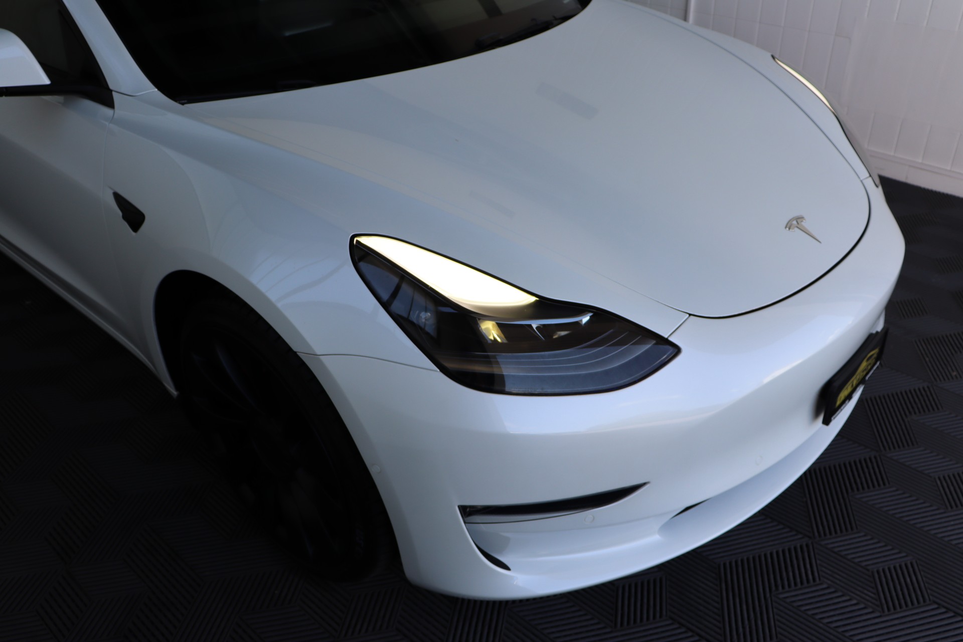 TESLA Model 3 Performance Dual Motor AWD-image-2
