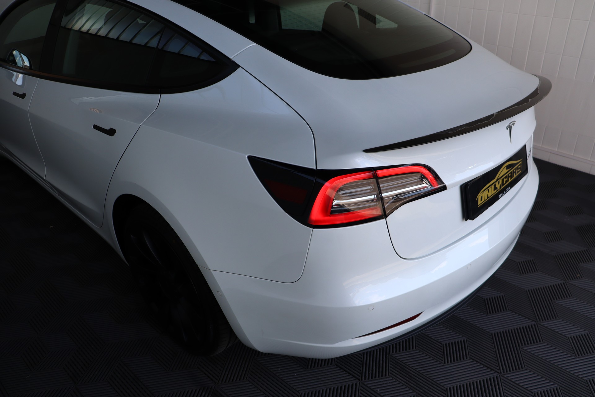 TESLA Model 3 Performance Dual Motor AWD-image-9