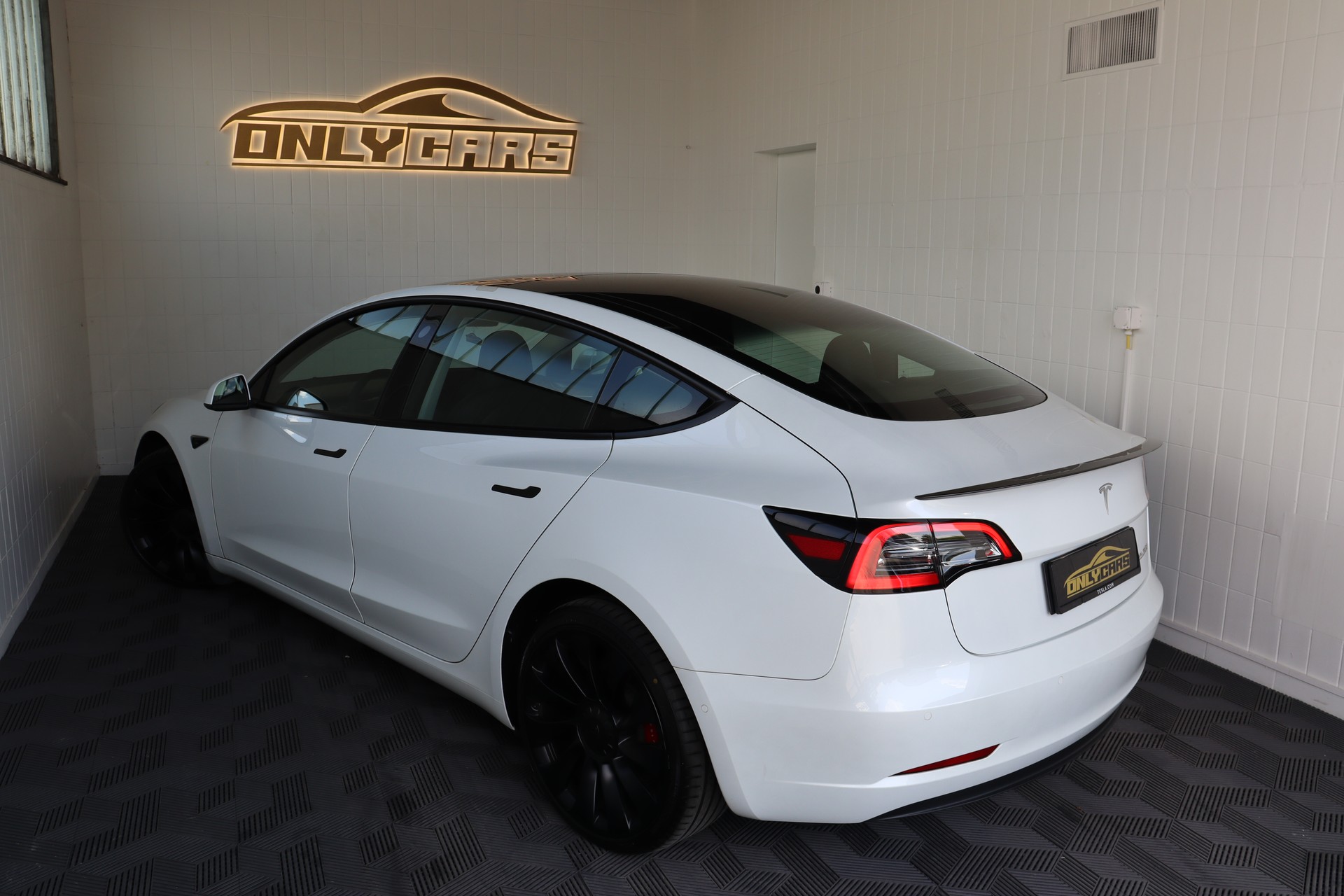 TESLA Model 3 Performance Dual Motor AWD-image-8