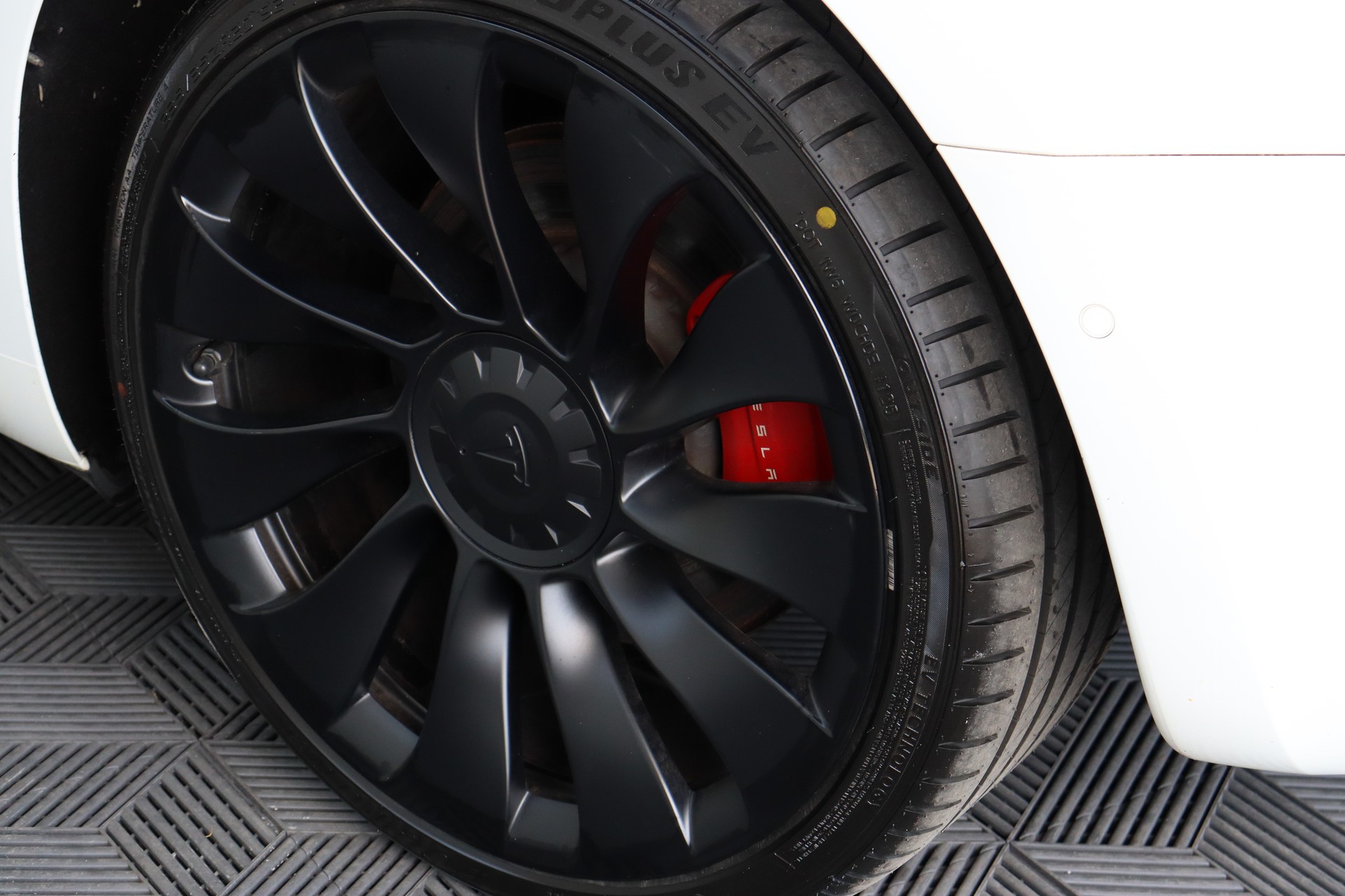 TESLA Model 3 Performance Dual Motor AWD-image-27