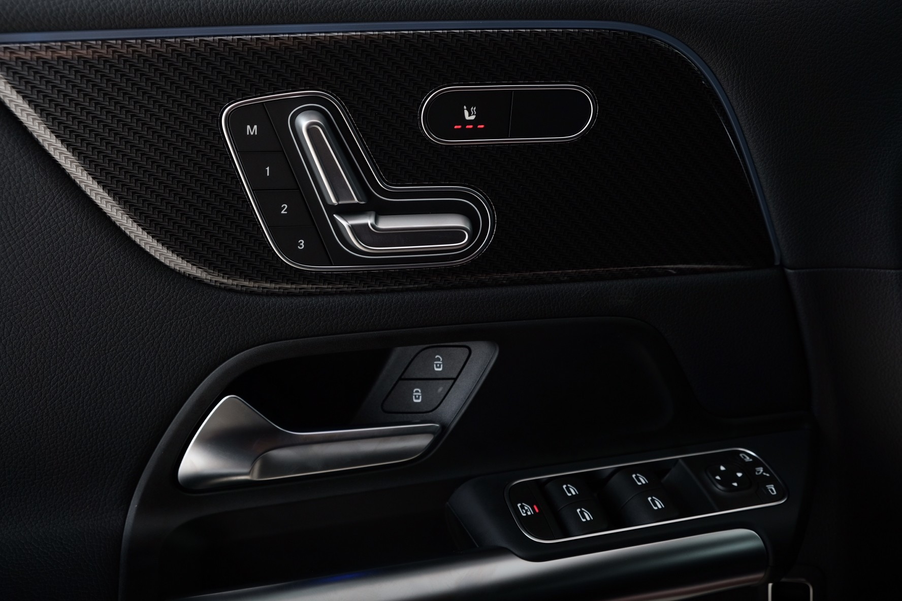 MERCEDES-BENZ GLA 250 4Matic 8G-DCT Swiss Star-image-9