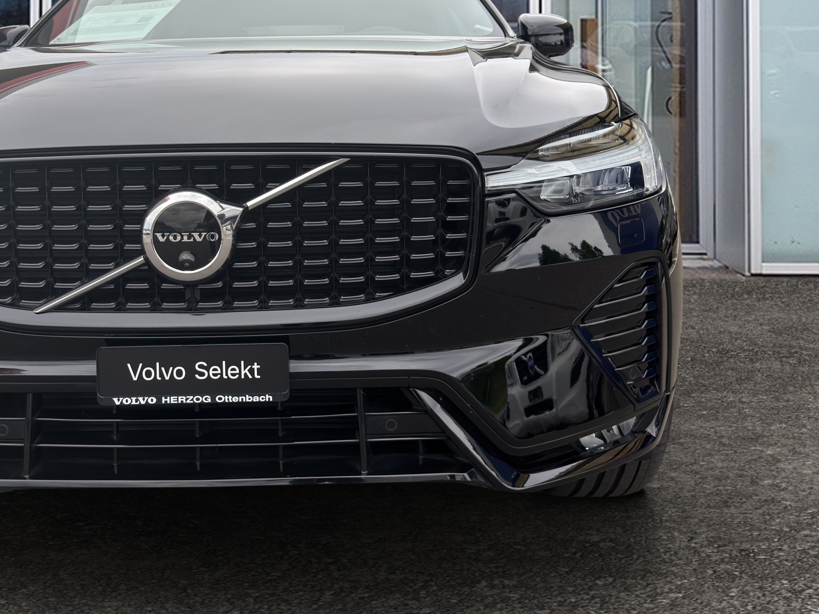 VOLVO XC60 2.0 B5 MH R-Design AWD-image-6