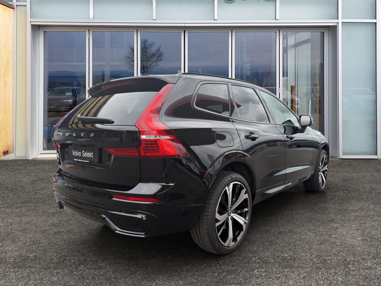 VOLVO XC60 2.0 B5 MH R-Design AWD-image-5