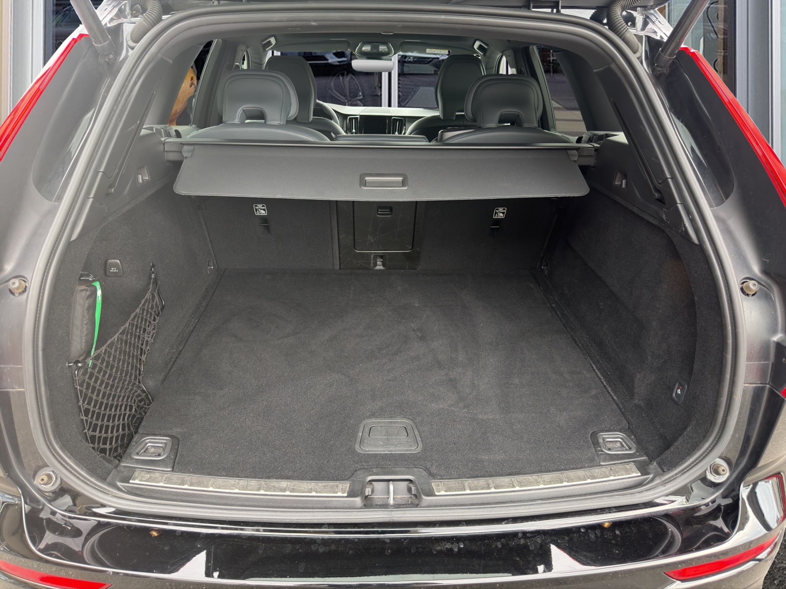 VOLVO XC60 2.0 B5 MH R-Design AWD-image-8