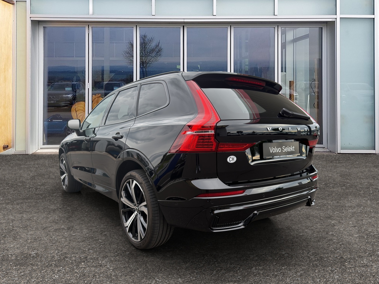 VOLVO XC60 2.0 B5 MH R-Design AWD-image-2