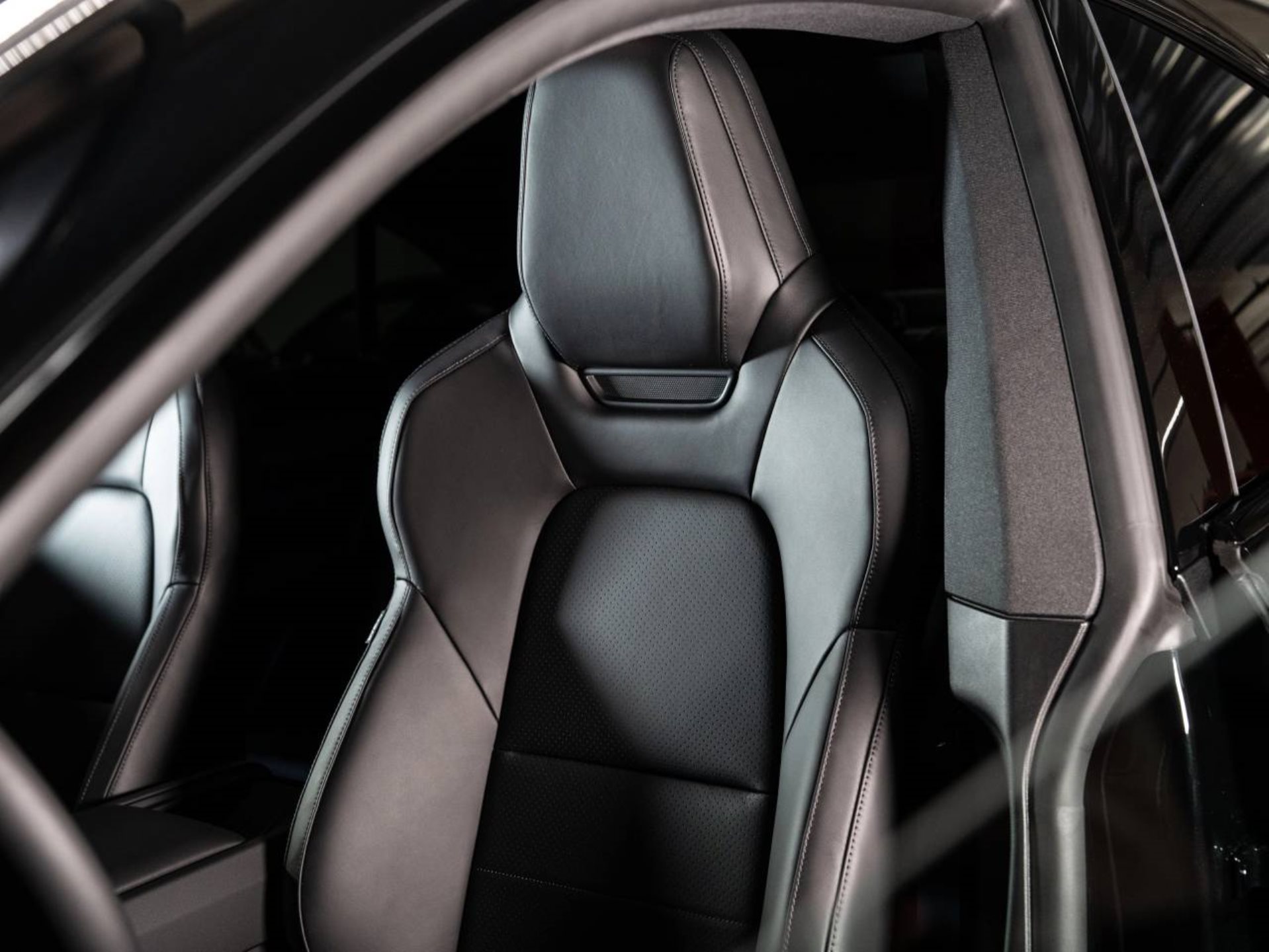 PORSCHE Cayenne S Coupé Electric-image-17
