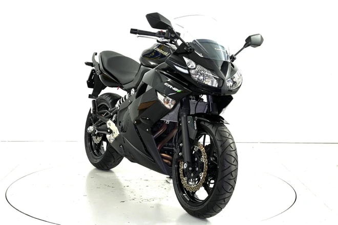 KAWASAKI ER-6 FA-showroom-element-1