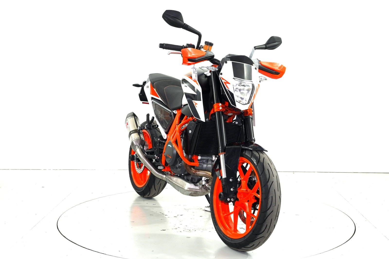 KTM Duke 690 R ABS-showroom-element-1