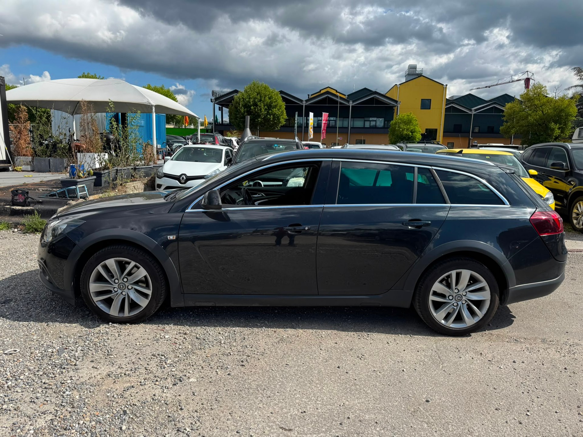 OPEL Insignia Country Tourer 2.0 Turbo 4WD Automatic-image-3